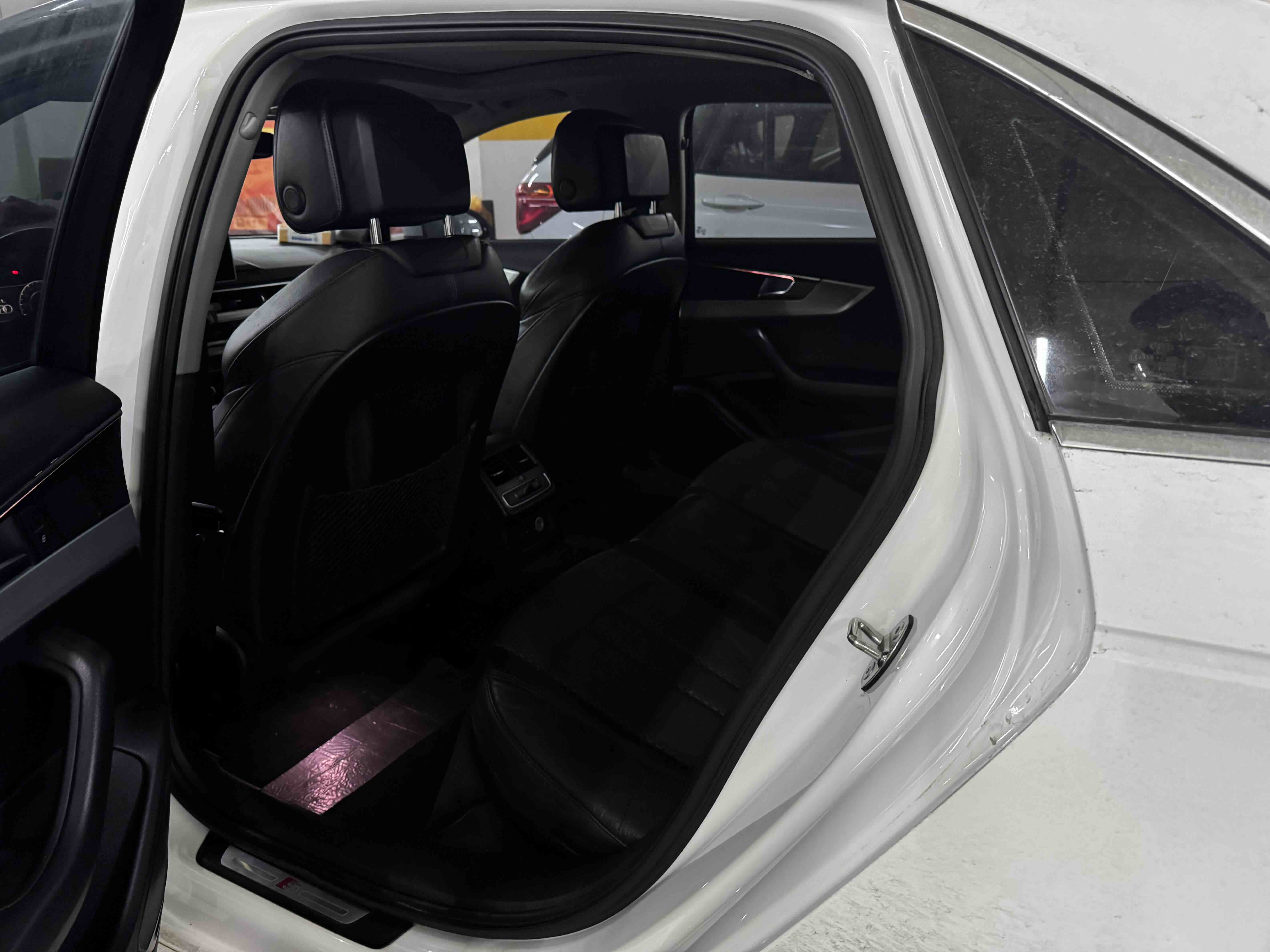 Audi A4L 2019 immagine di auto #4