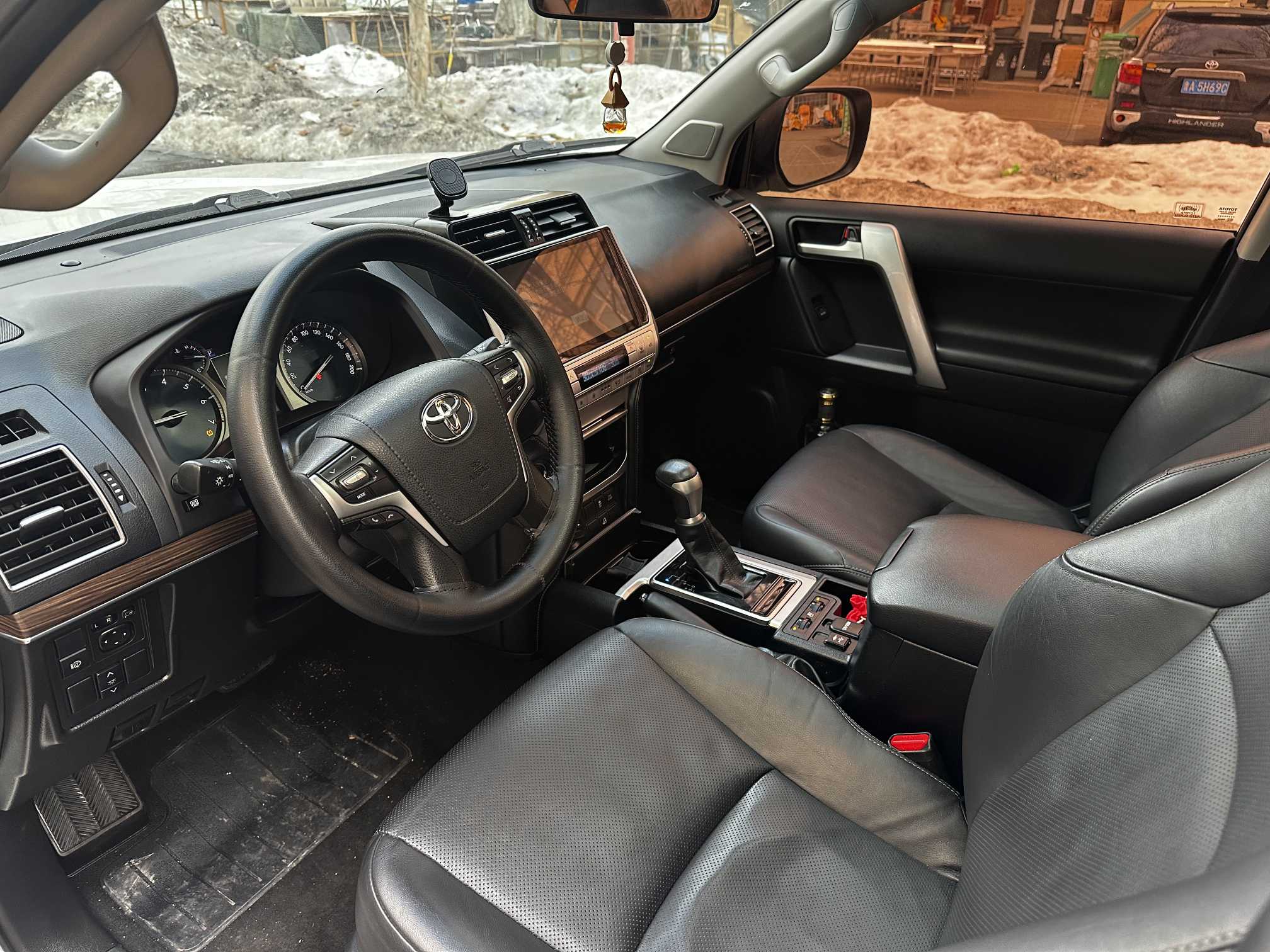 Toyota Land Cruiser Prado 2018 immagine di auto #4