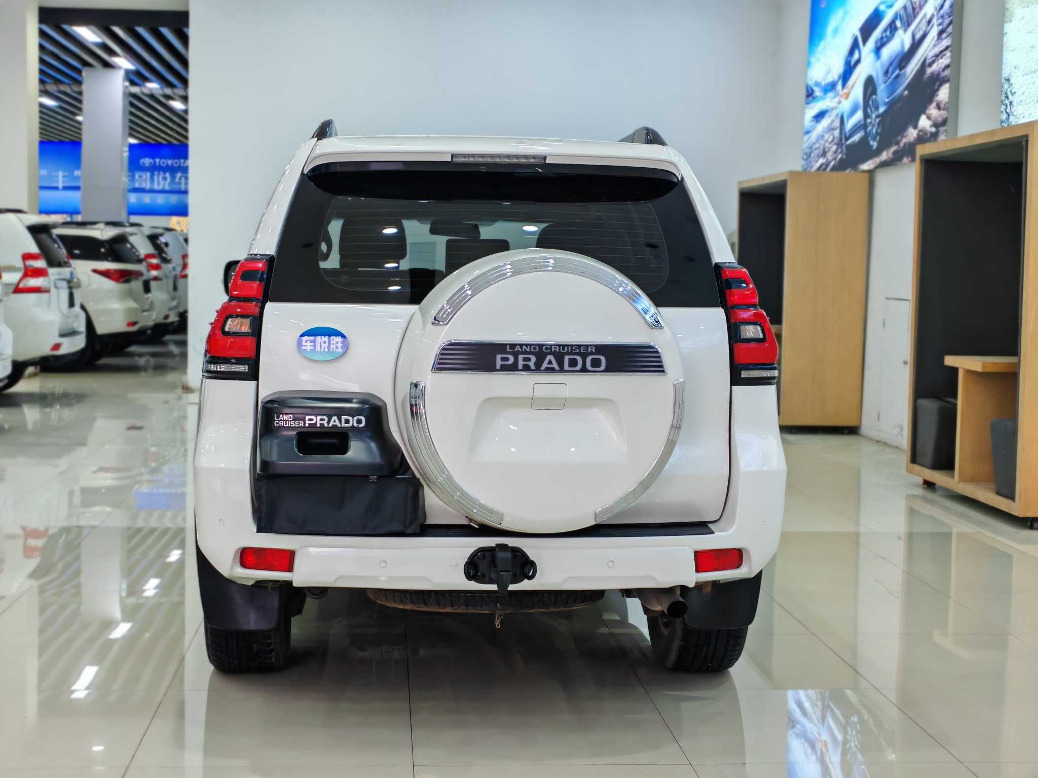 Toyota Land Cruiser Prado 2018 #4 Toyota Land Cruiser Prado 2018 car image #4