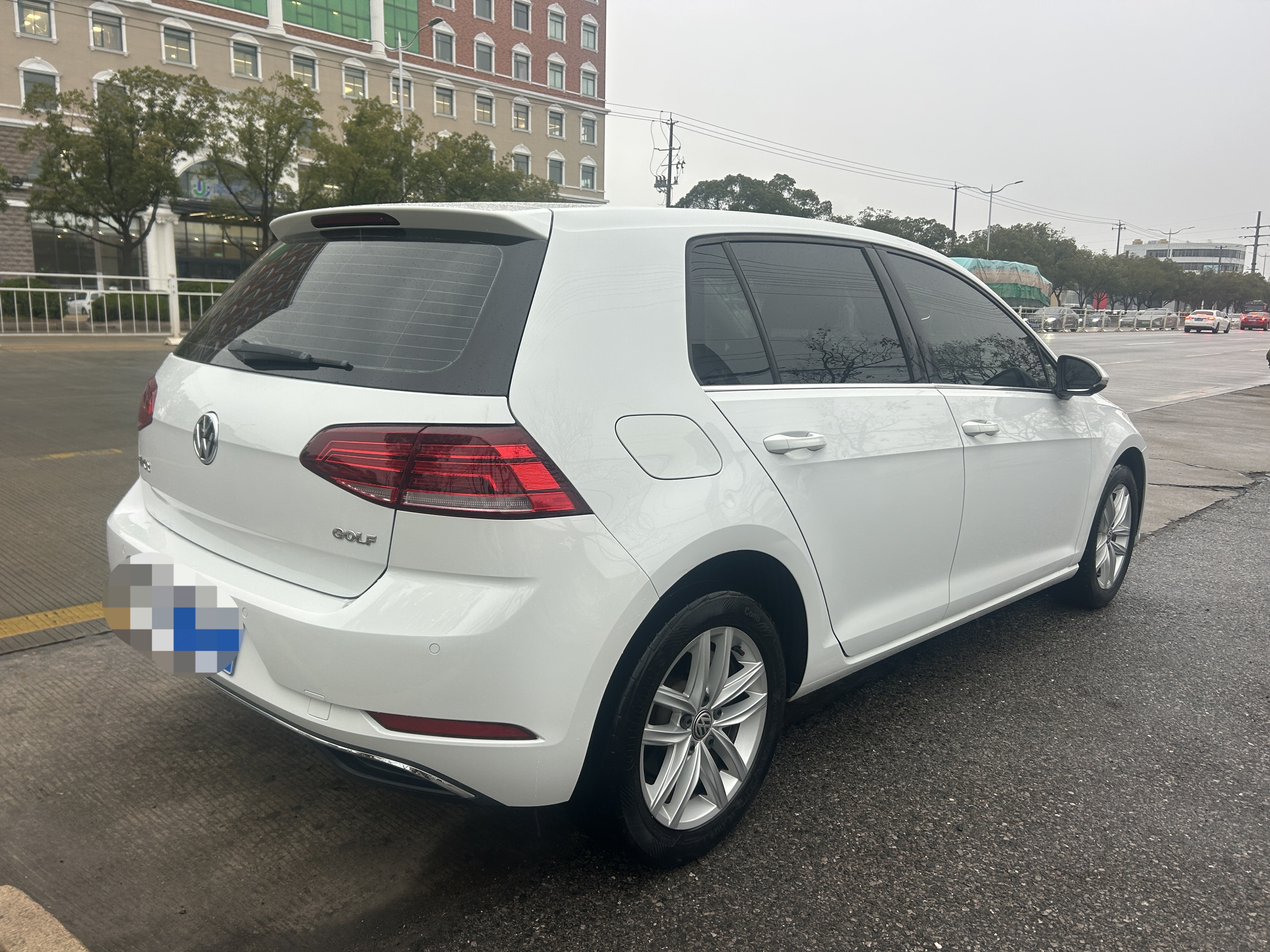 Volkswagen Golf 2018 car image #4