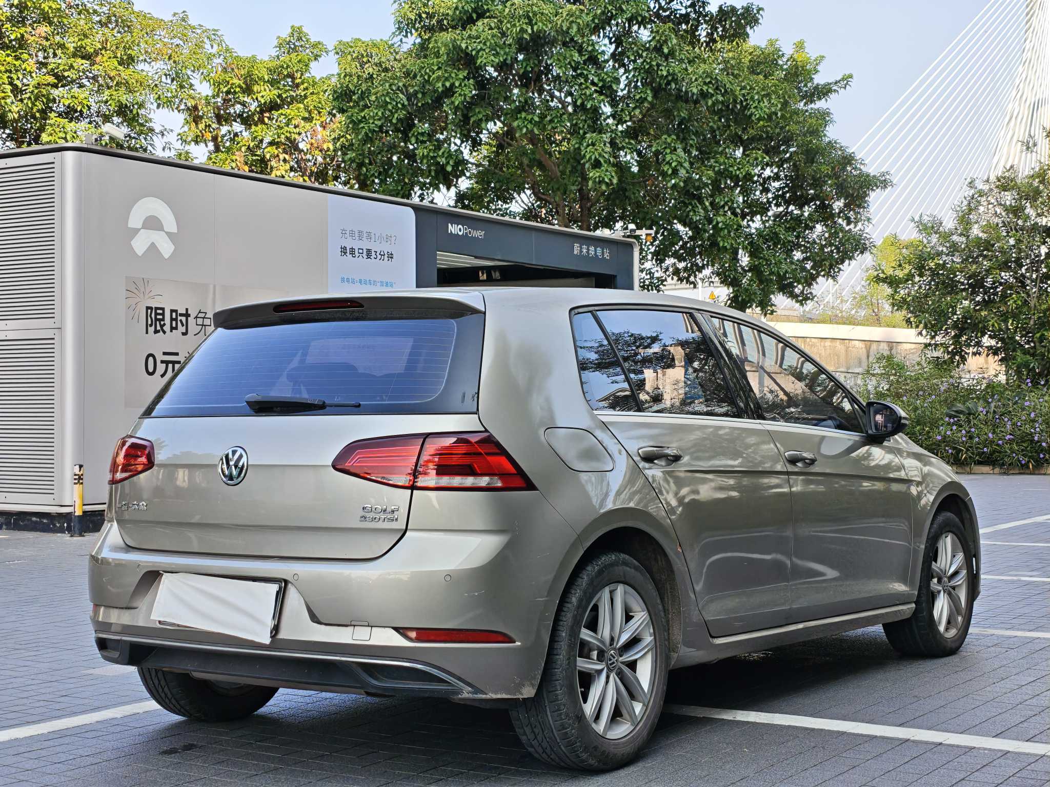 Volkswagen Golf 2018 car image #4