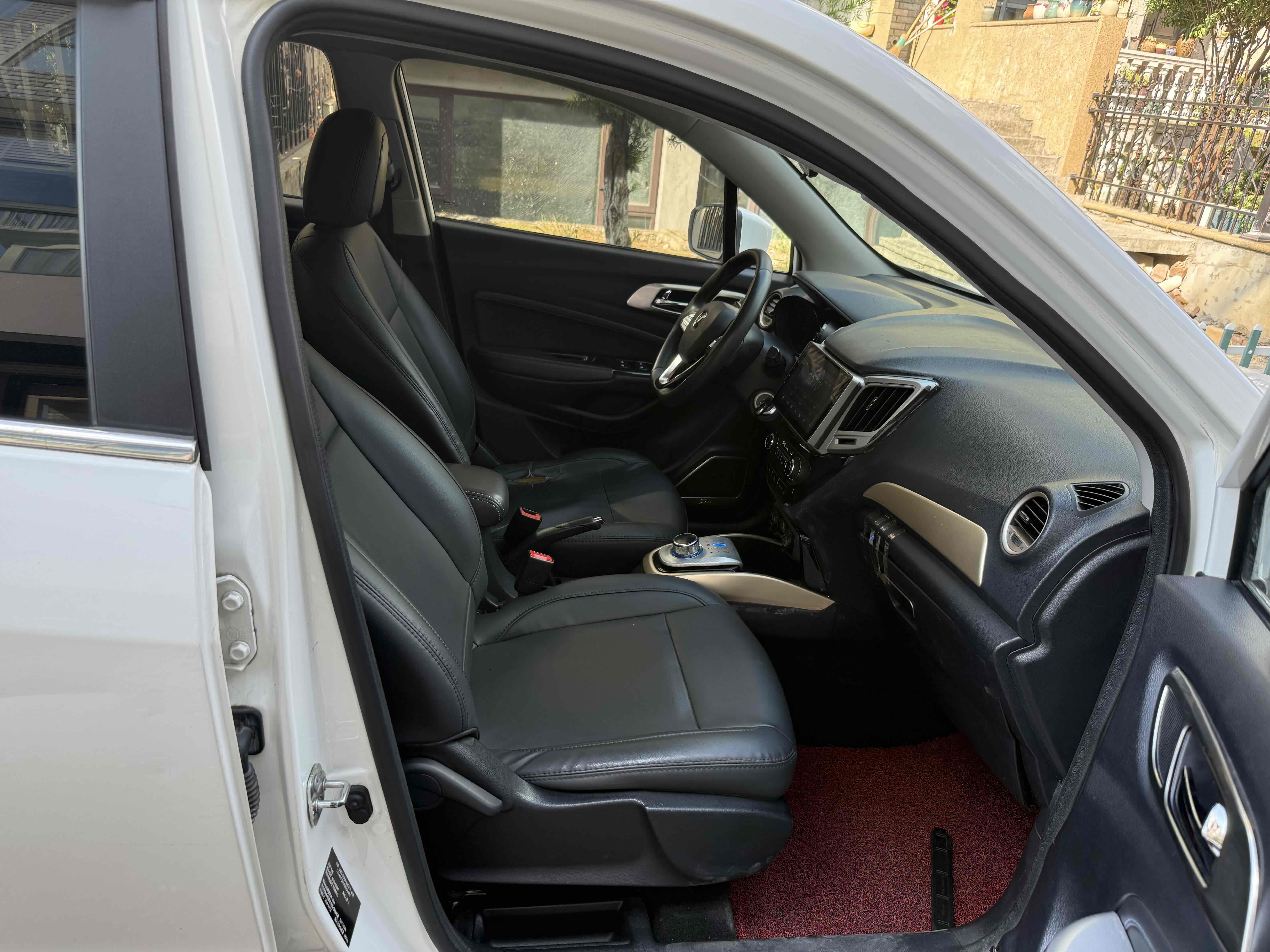 Changan CS15 EV 2019 #4 Changan CS15 EV 2019 car image #4