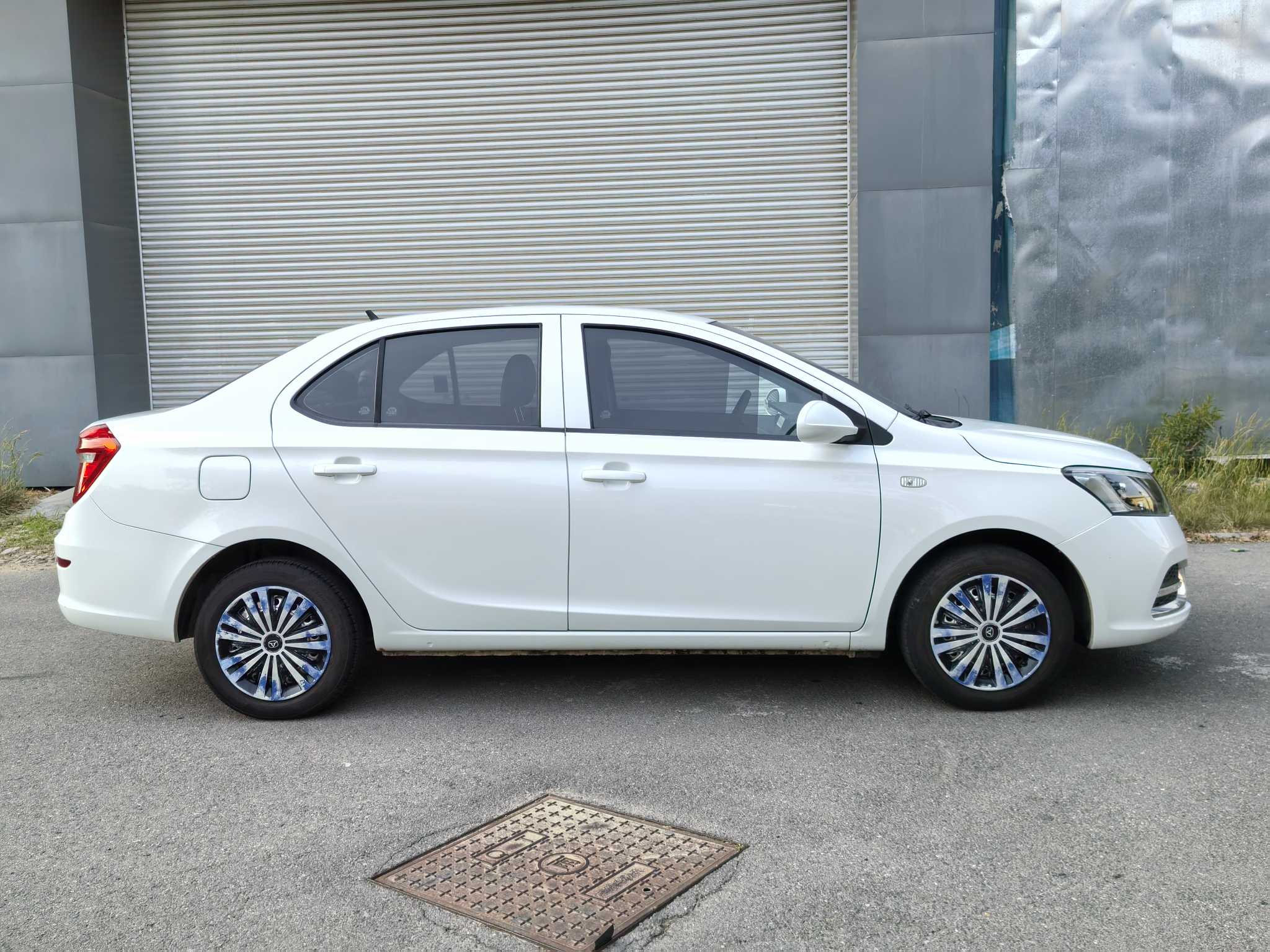 Kaiyi E3 2018 #4 Kaiyi E3 2018 car image #4