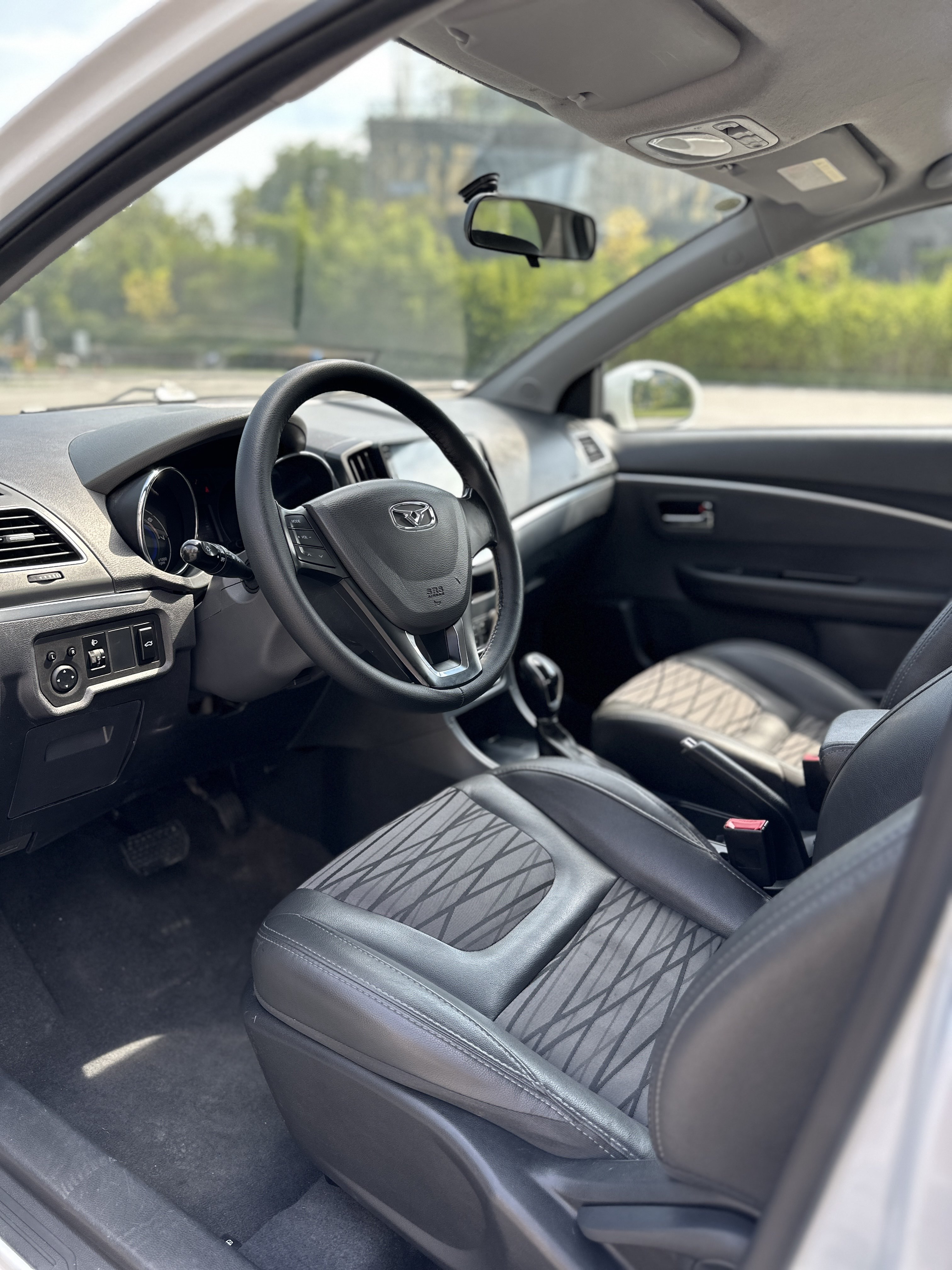 Kaiyi E3 2018 #4 Kaiyi E3 2018 car image #4