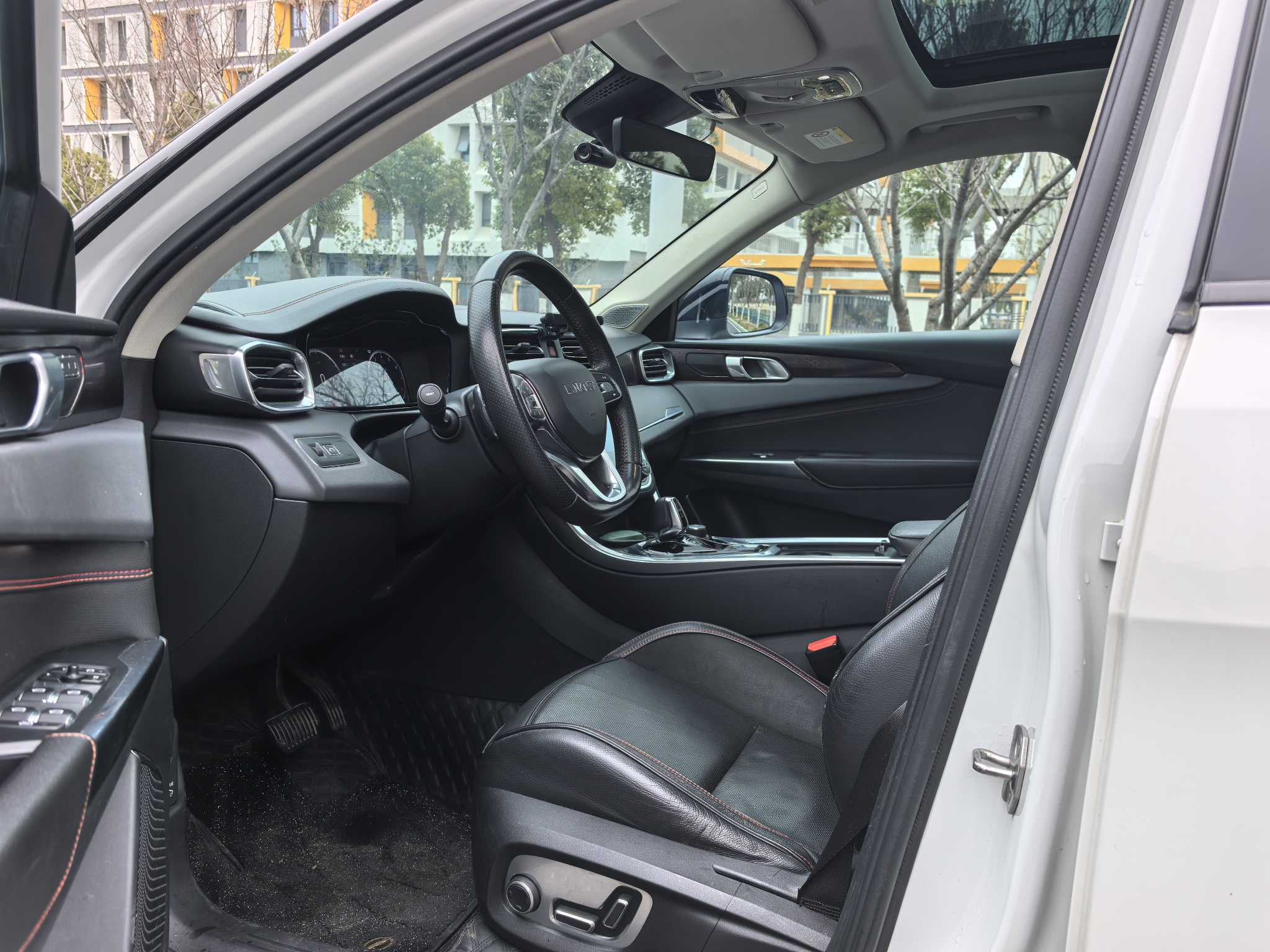 Lynk & Co 2018 car image #4