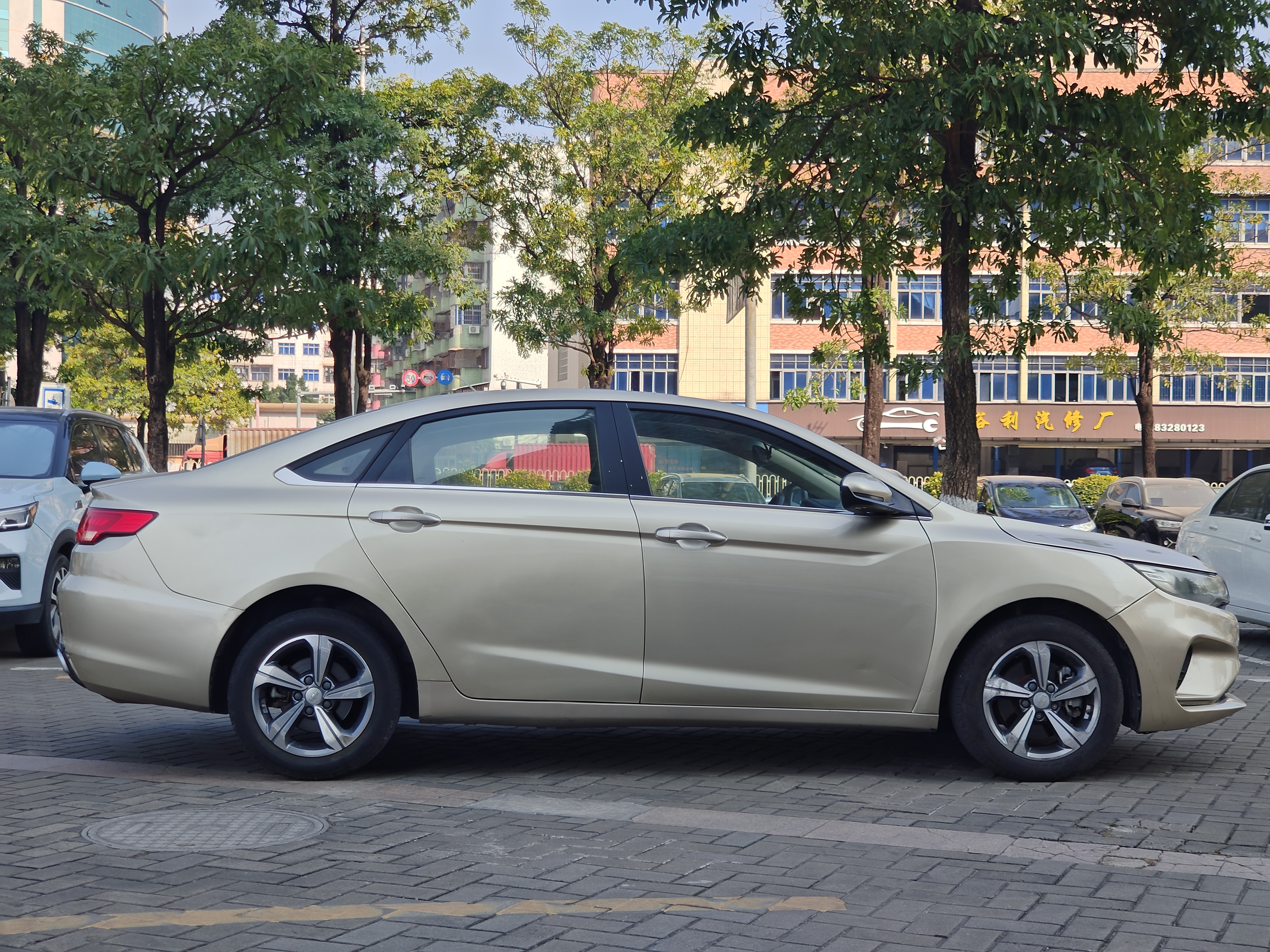 Emgrand GL 2018 #4 Emgrand GL 2018 car image #4