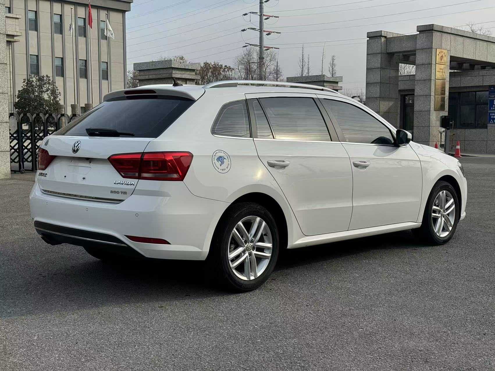 Volkswagen Gran Lavida 2017 صورة سيارة #4