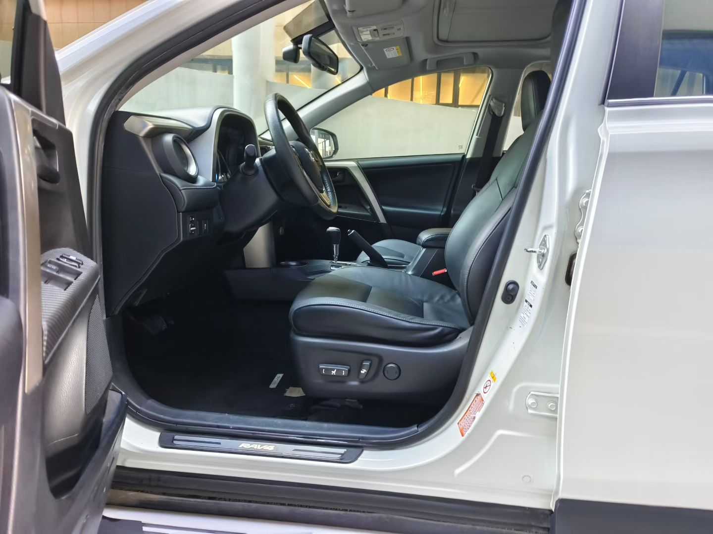 Toyota RAV4 2015 #4 Toyota RAV4 2015 car image #4