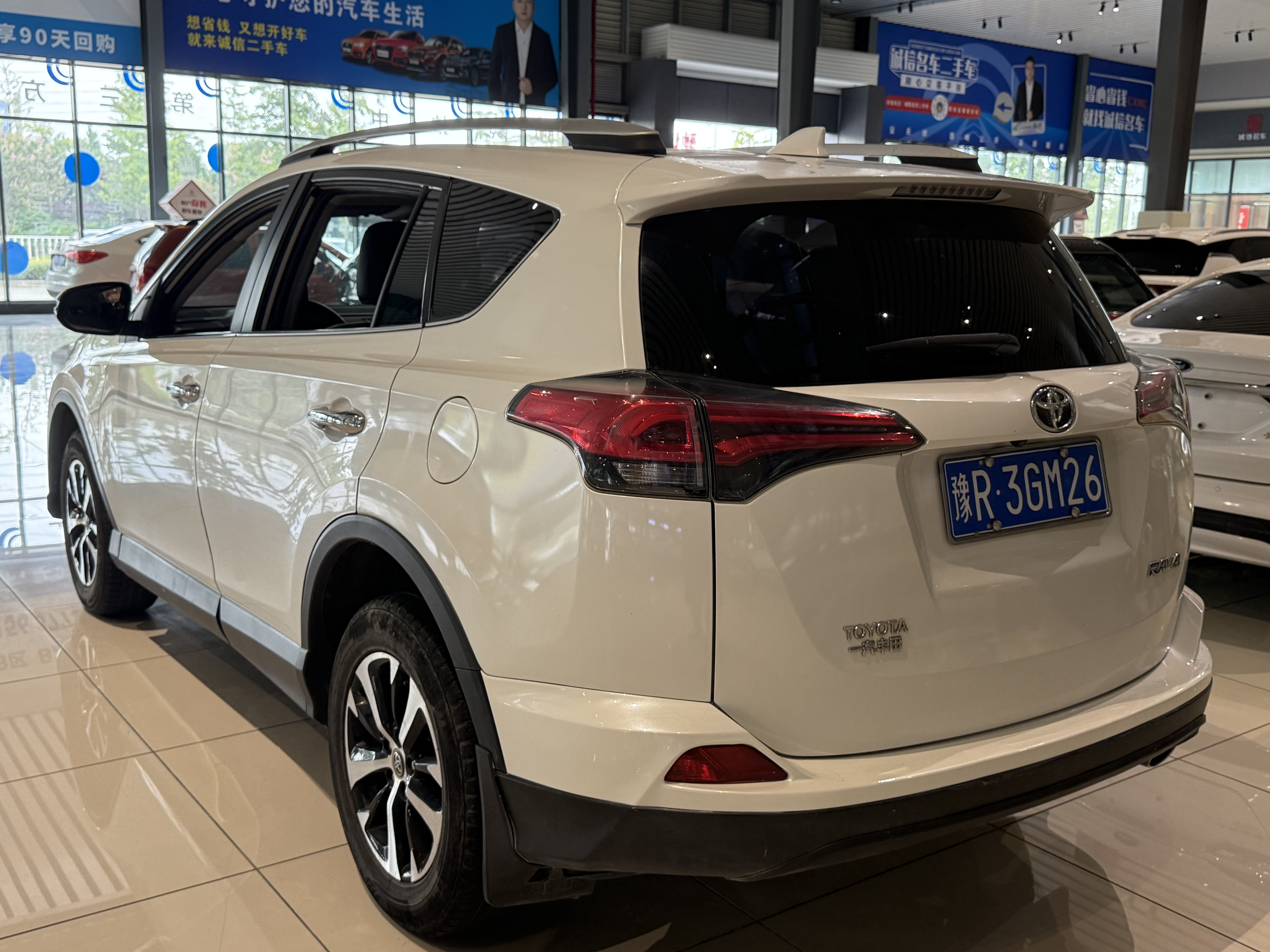 Toyota RAV4 2018 car image #4