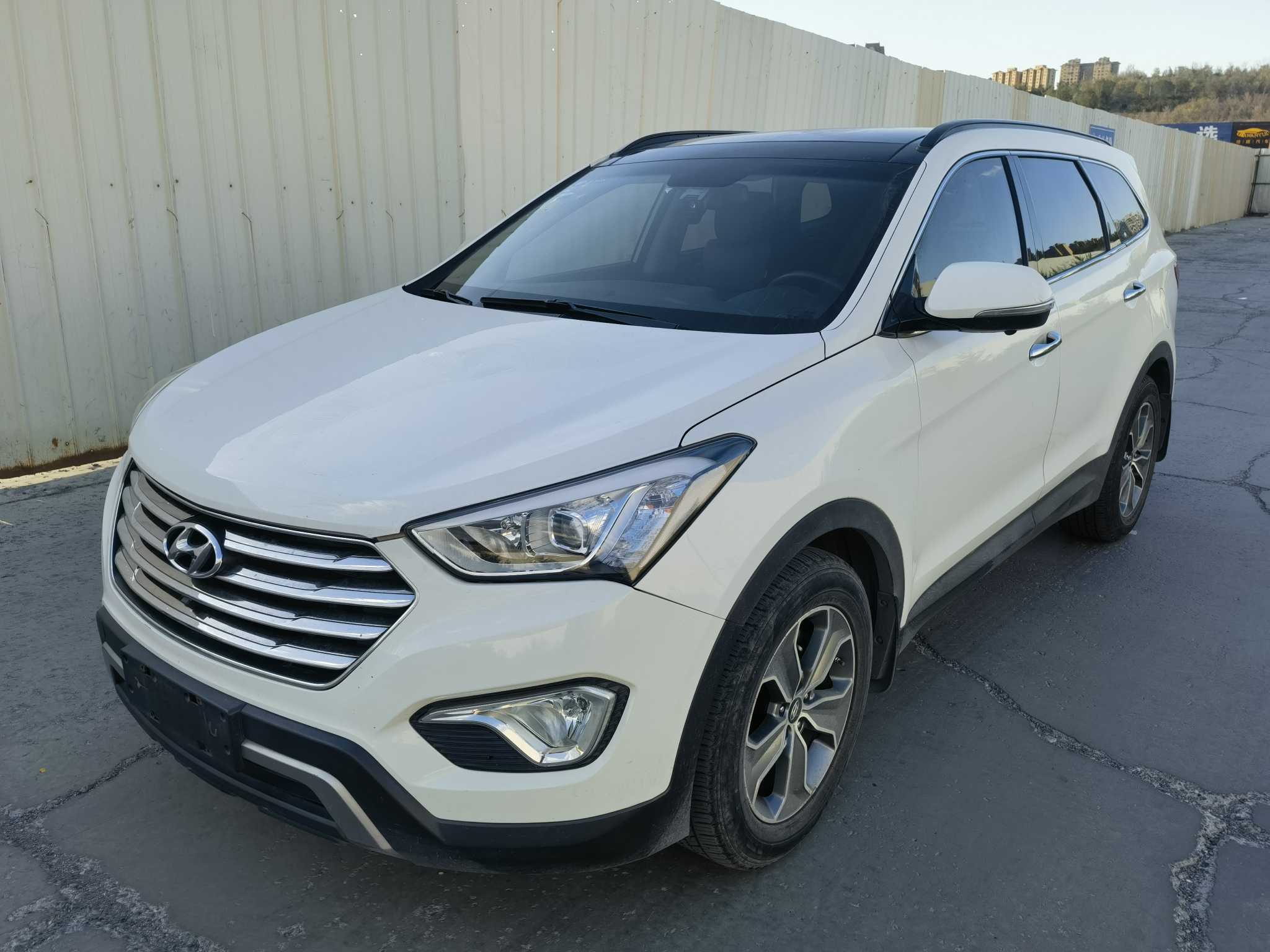 Hyundai Grand Santa Fe 2016 car image #4
