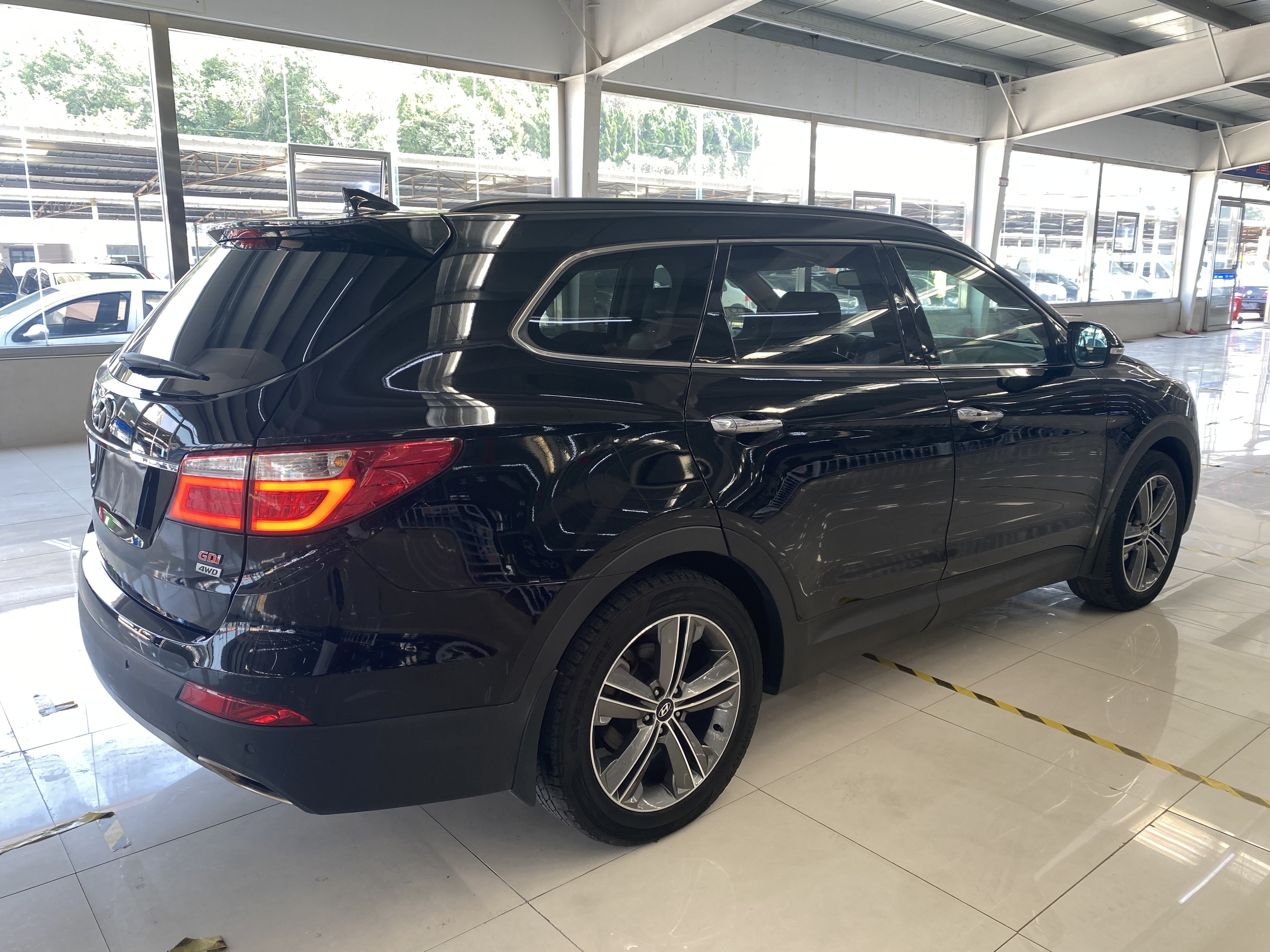 Hyundai Grand Santa Fe 2013 car image #4