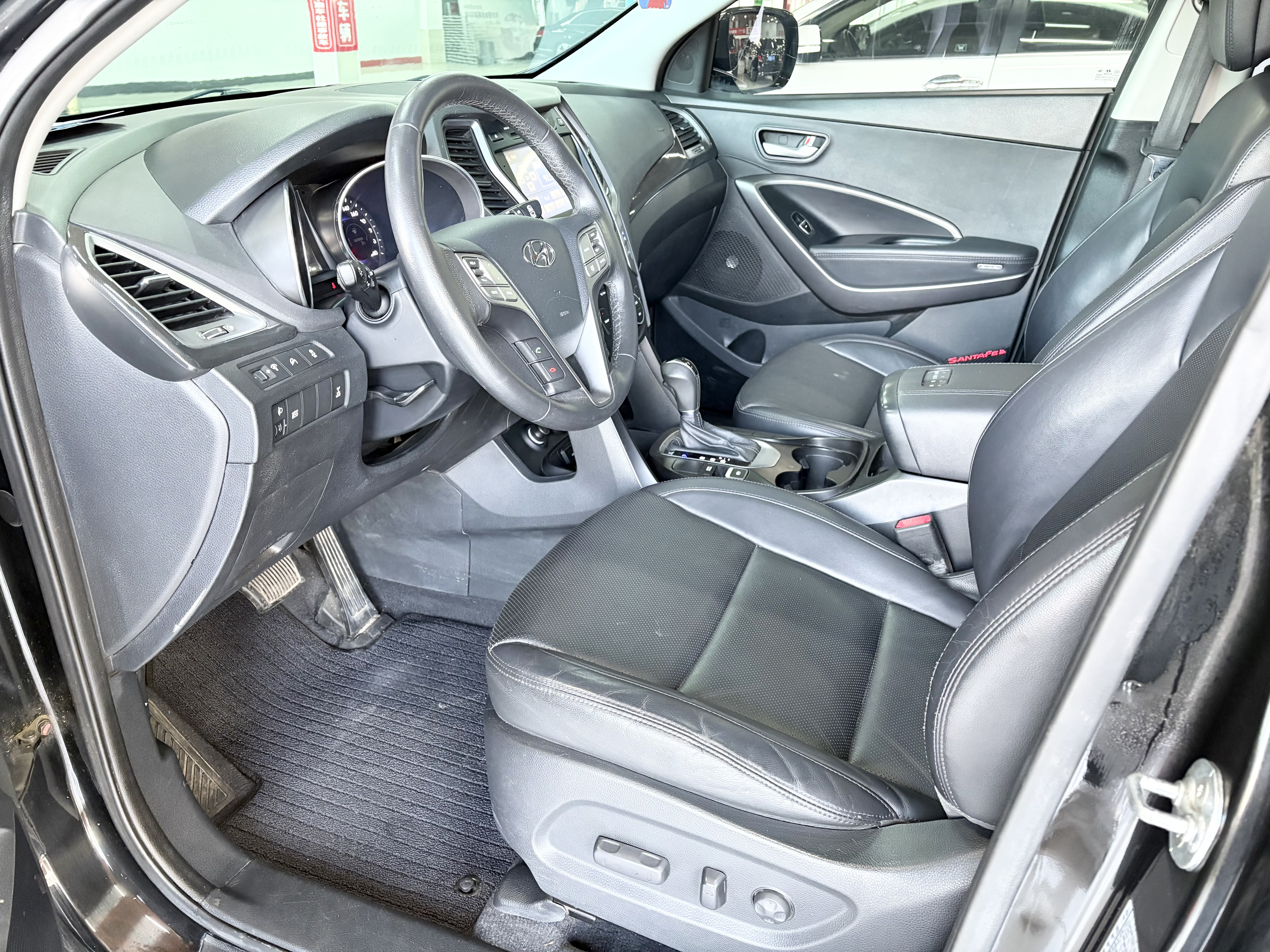 Hyundai Santa Fe 2015 car image #4