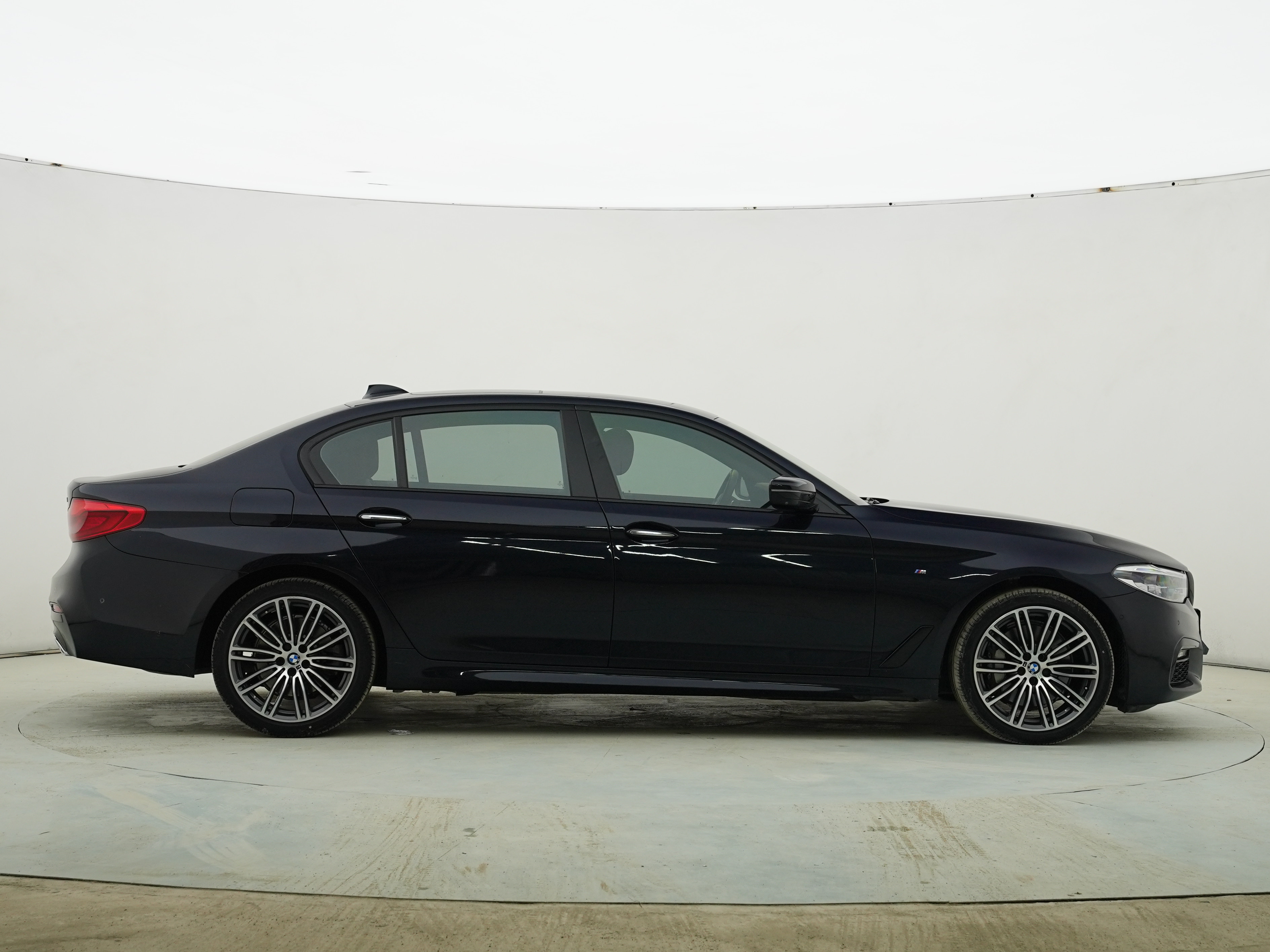 BMW 5 Series 2018 #4 BMW 5 Series 2018 car image #4