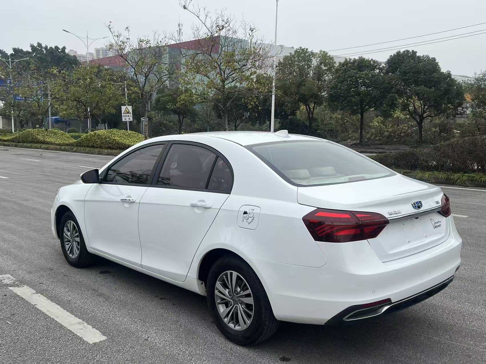 GEELY Emgrand 2018 car image #4