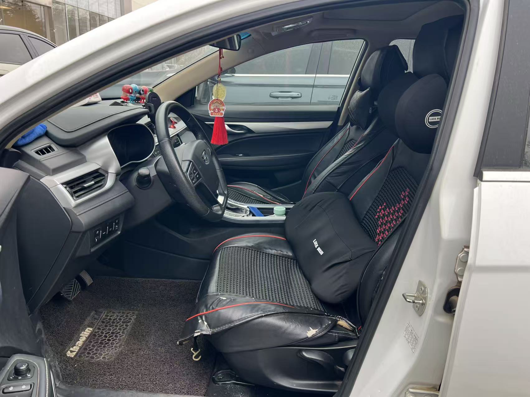 Emgrand 2018 #4 Emgrand 2018 car image #4