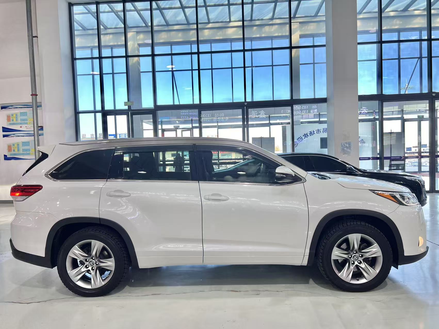 Toyota Highlander 2020 car image #4