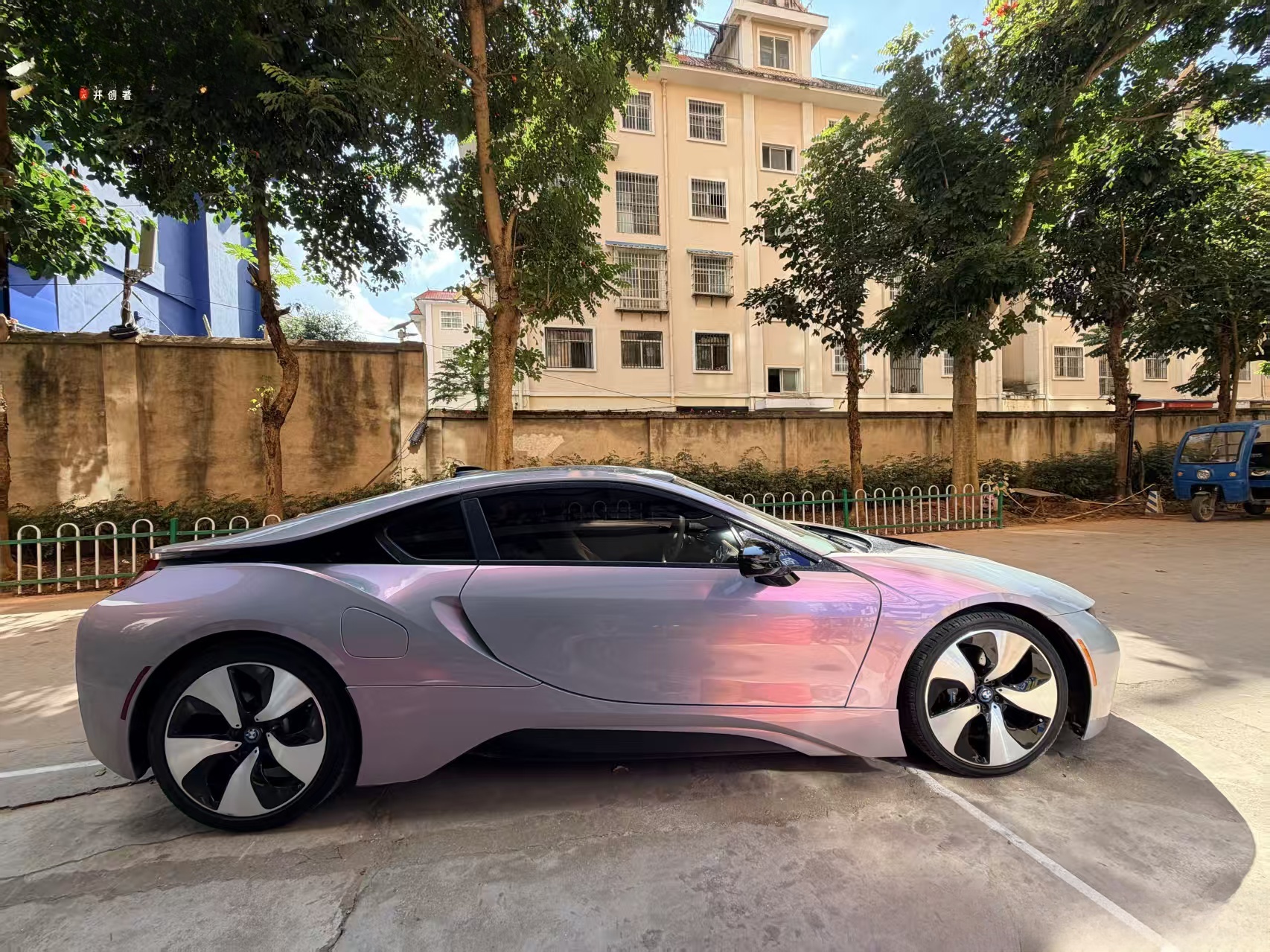 BMW i8 2015 car image #4