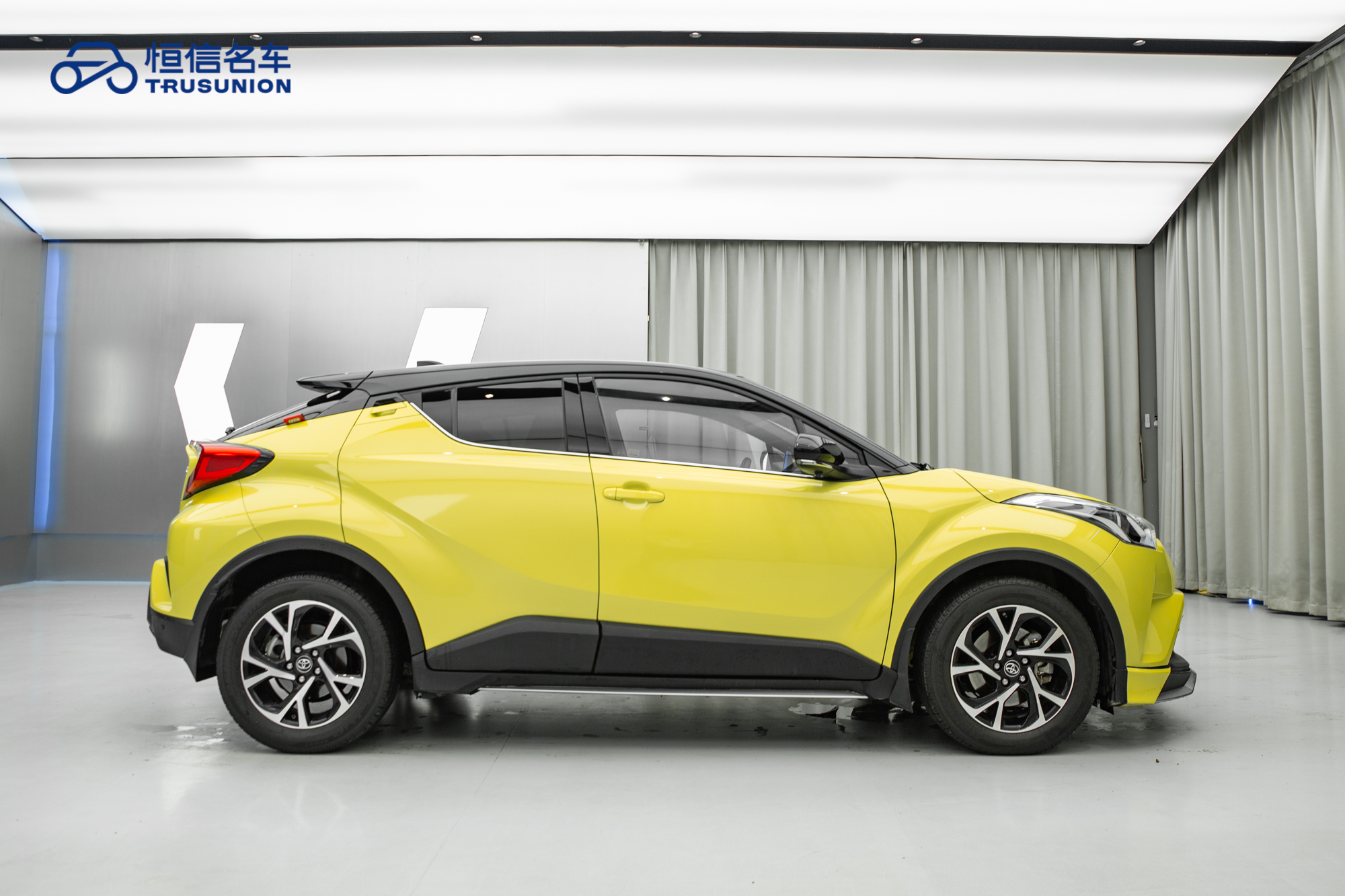 Toyota C-HR 2019 car image #4
