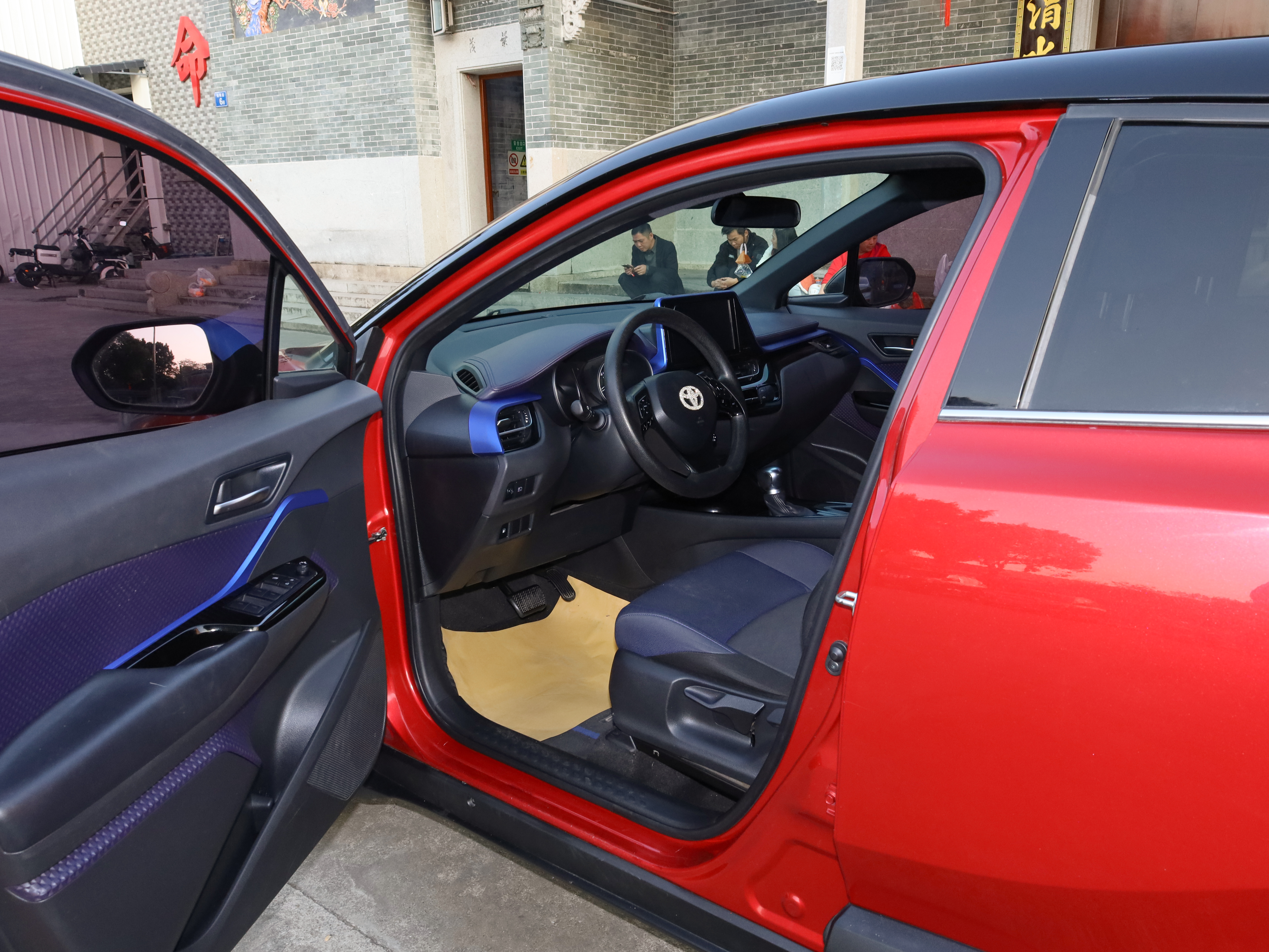 Toyota C-HR 2019 car image #4