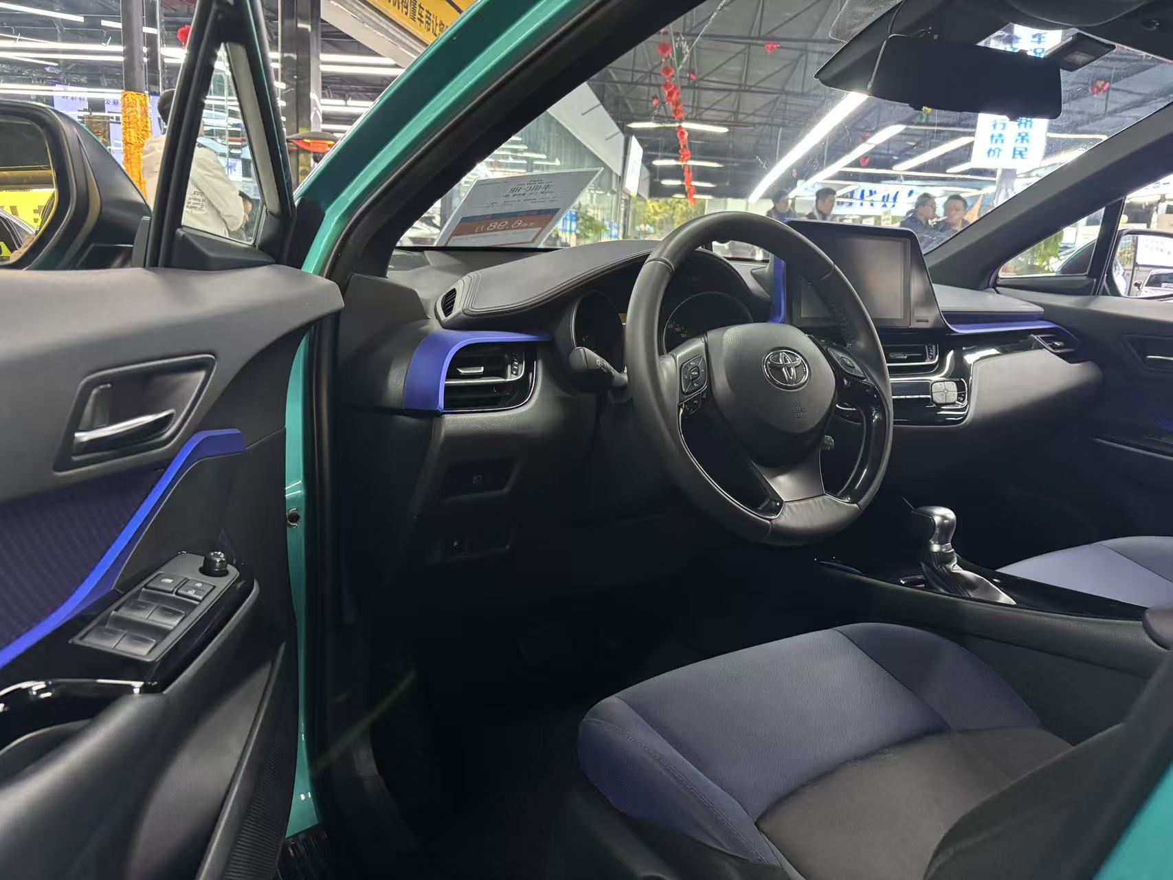 Toyota C-HR 2018 immagine di auto #4