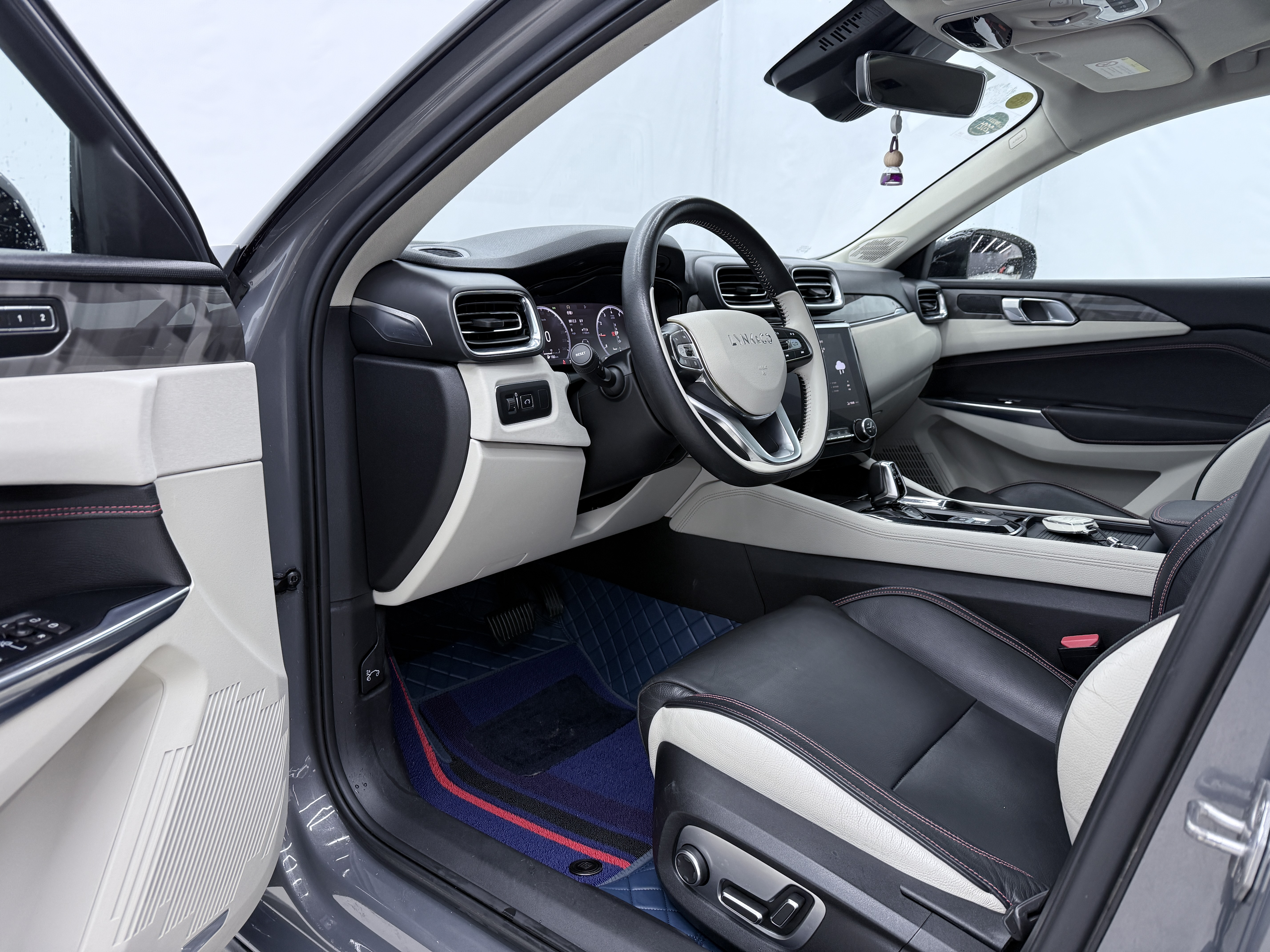 Lynk & Co 02 2019 #4 Lynk & Co 02 2019 car image #4