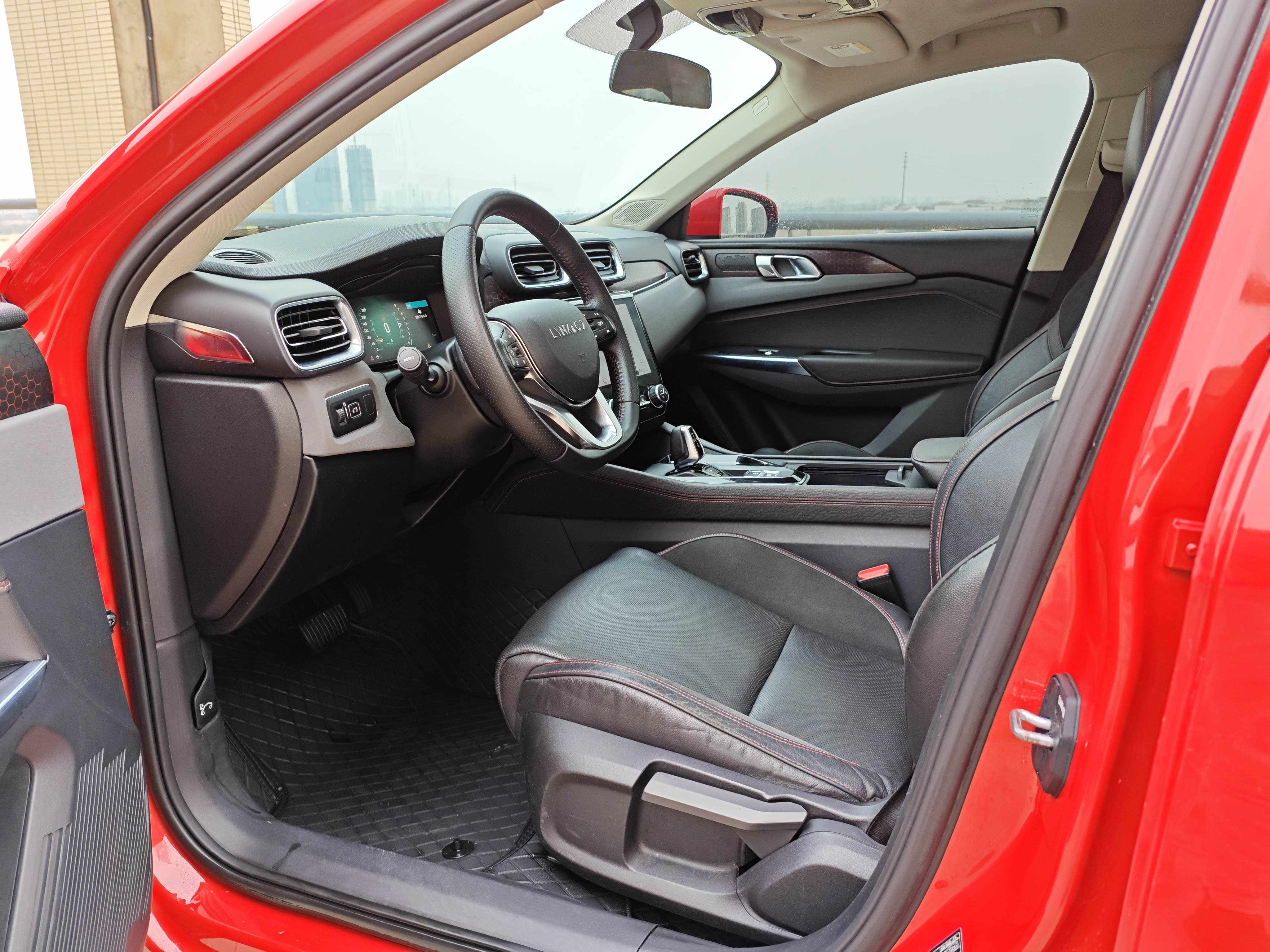 Lynk & Co 02 2019 car image #4