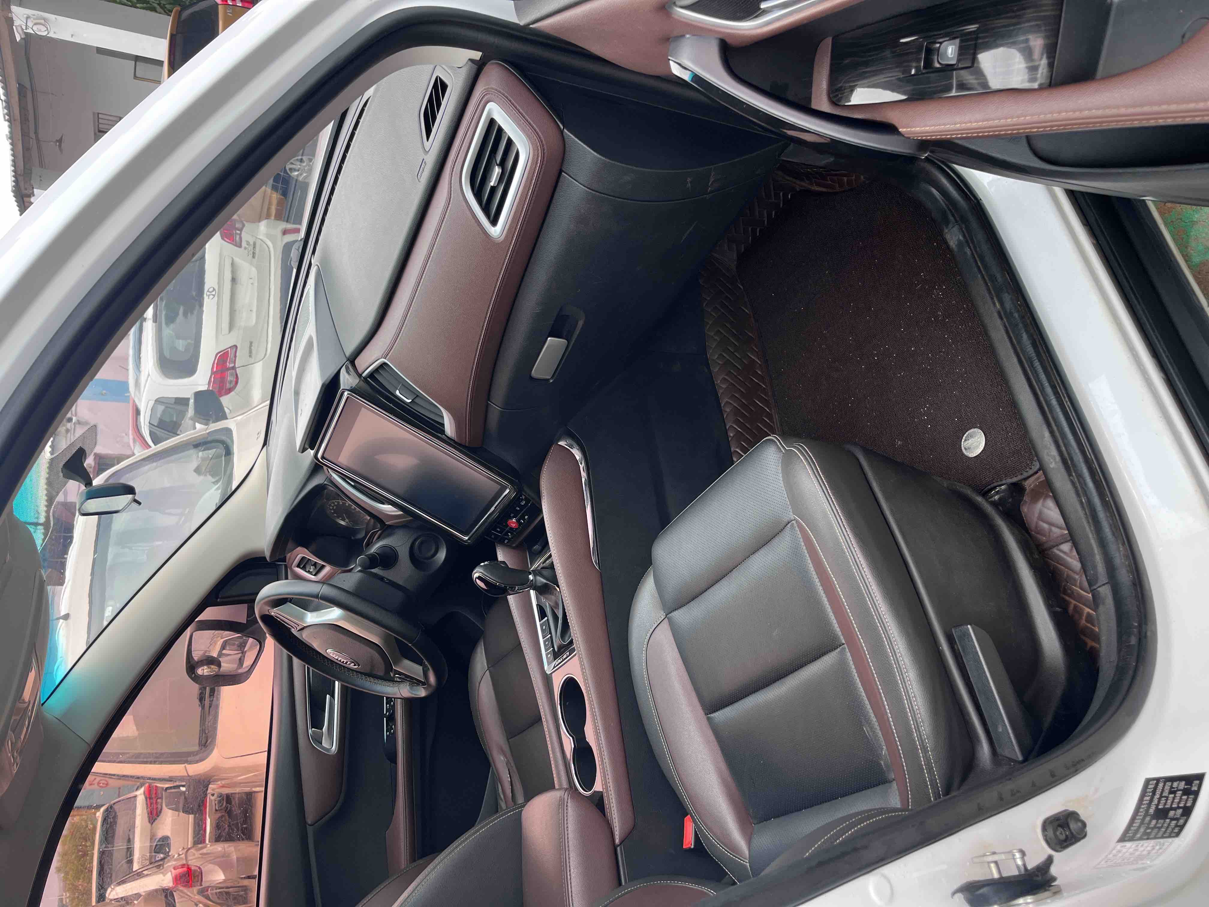 SWM X7 2018 immagine di auto #4