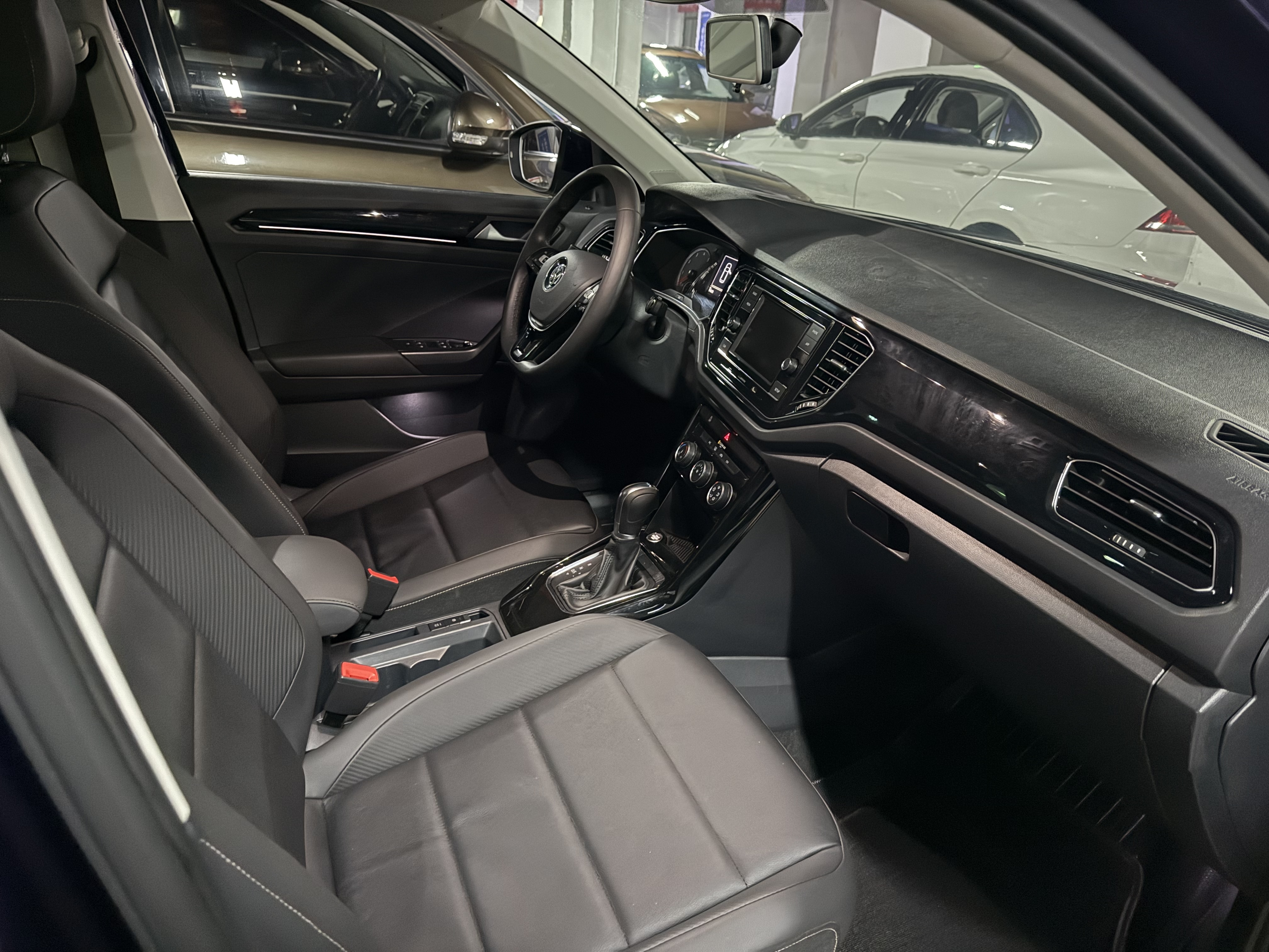 T-Roc 2019 #4 T-Roc 2019 car image #4