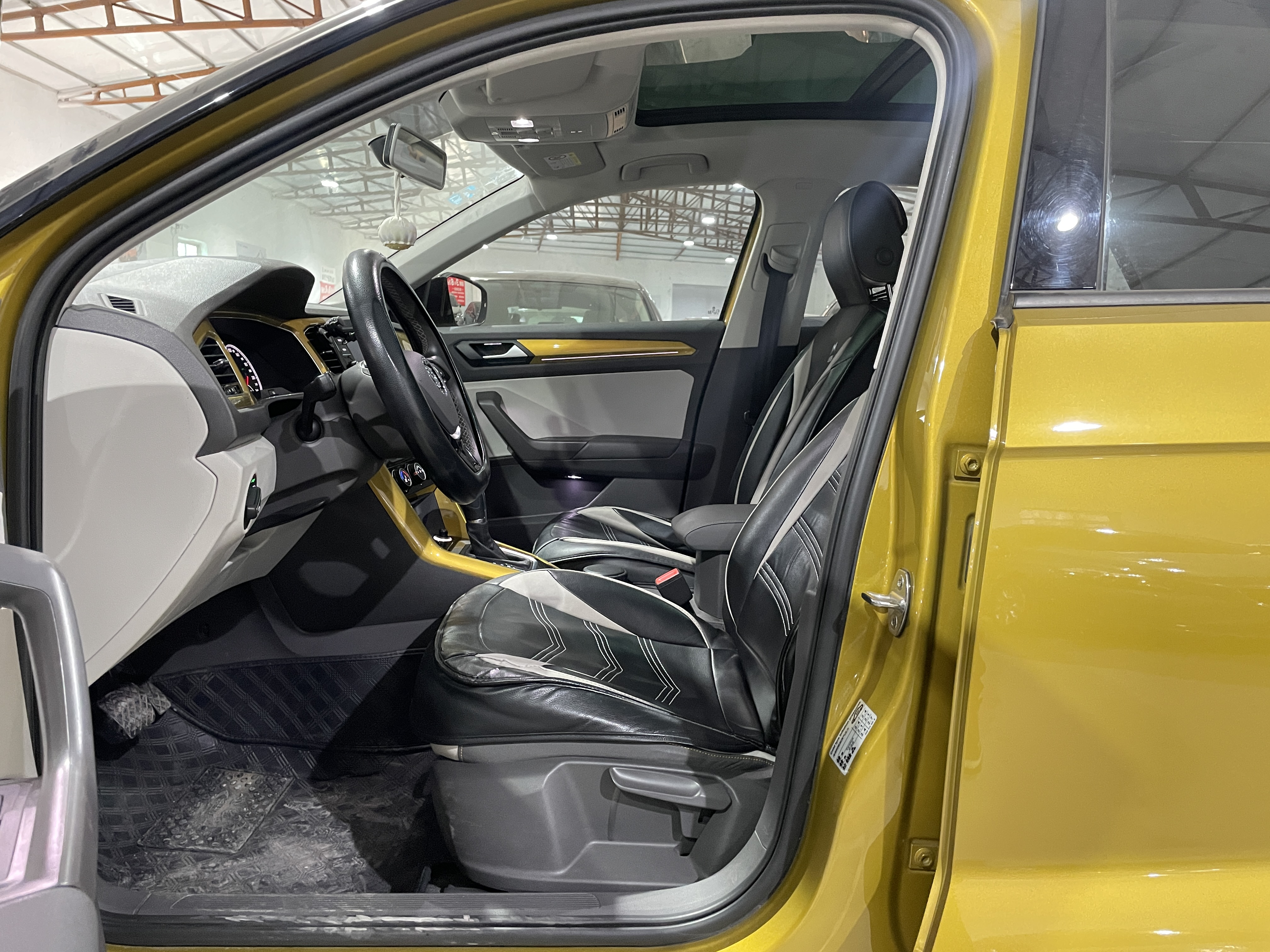 T-Roc 2019 #4 T-Roc 2019 car image #4