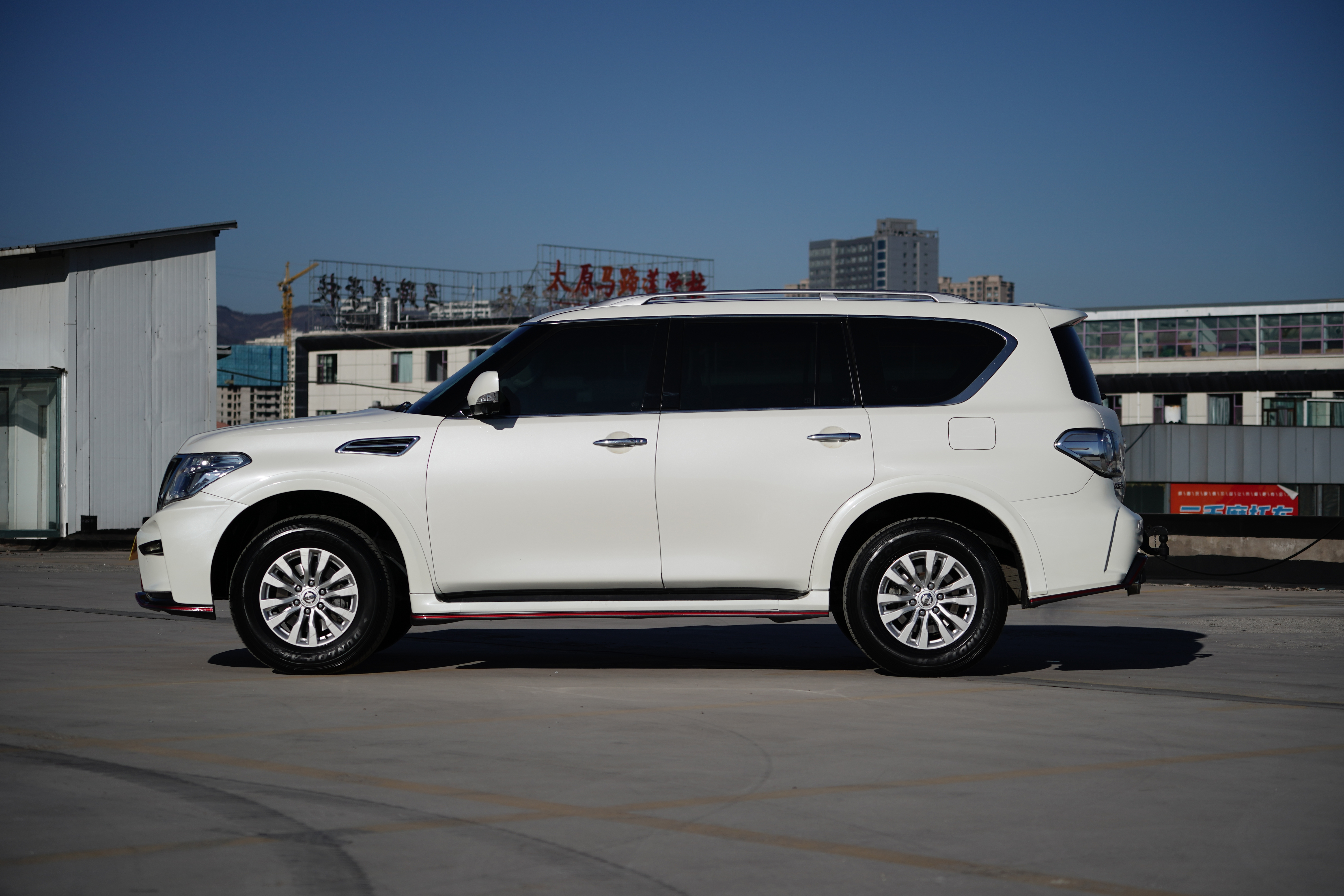 Nissan 2019 car image #4
