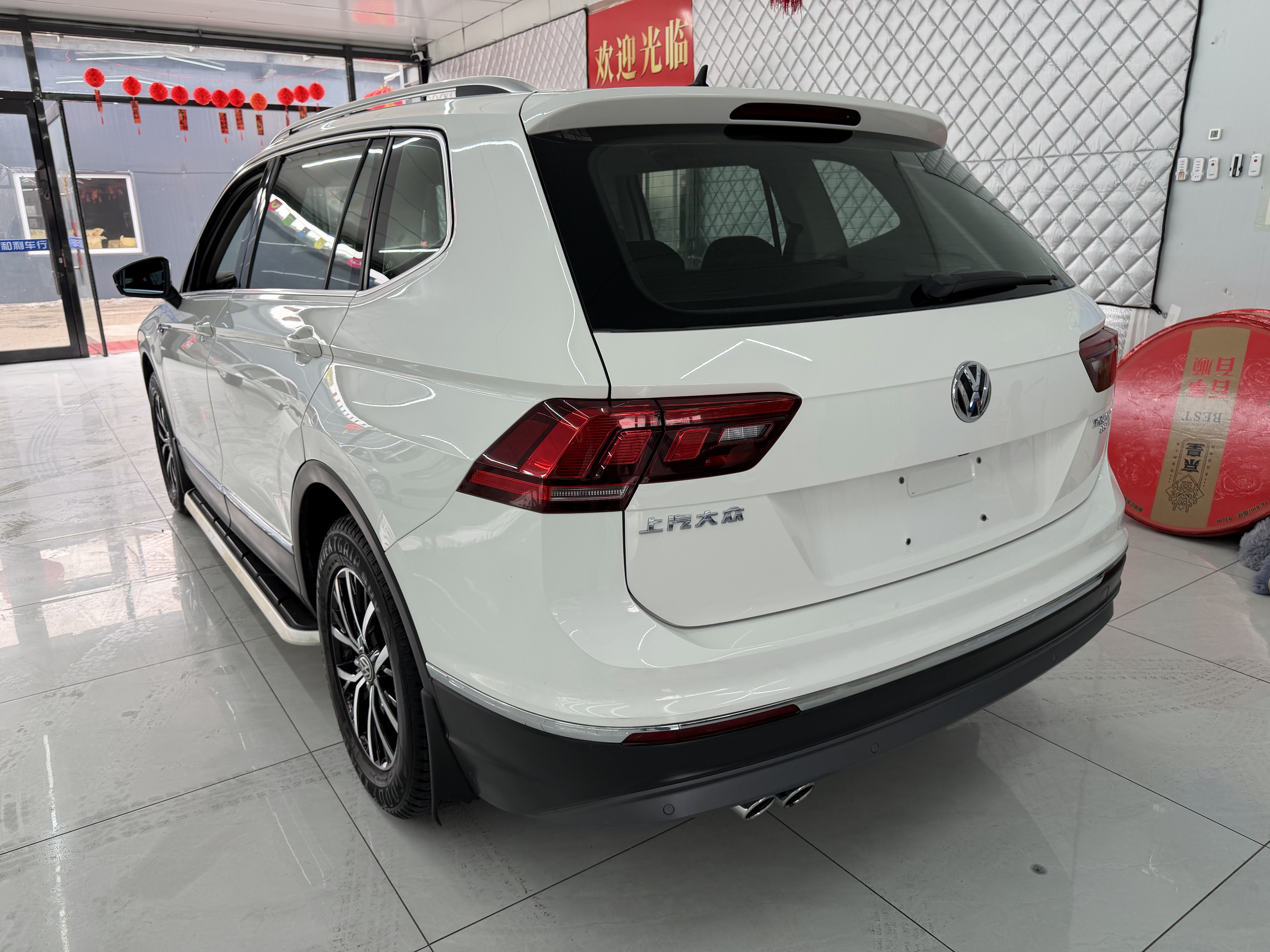 Volkswagen Tiguan L 2018 immagine di auto #4