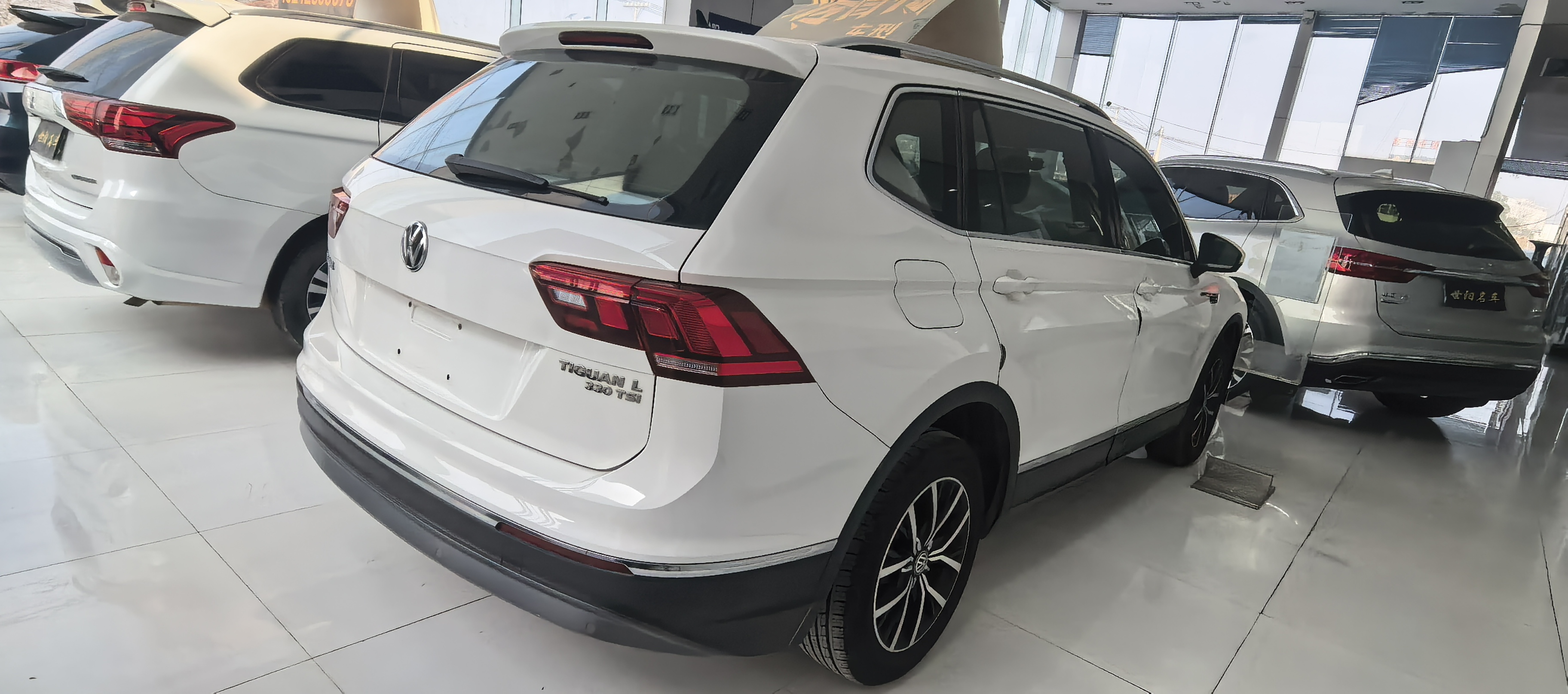 Volkswagen Tiguan L 2017 car image #4