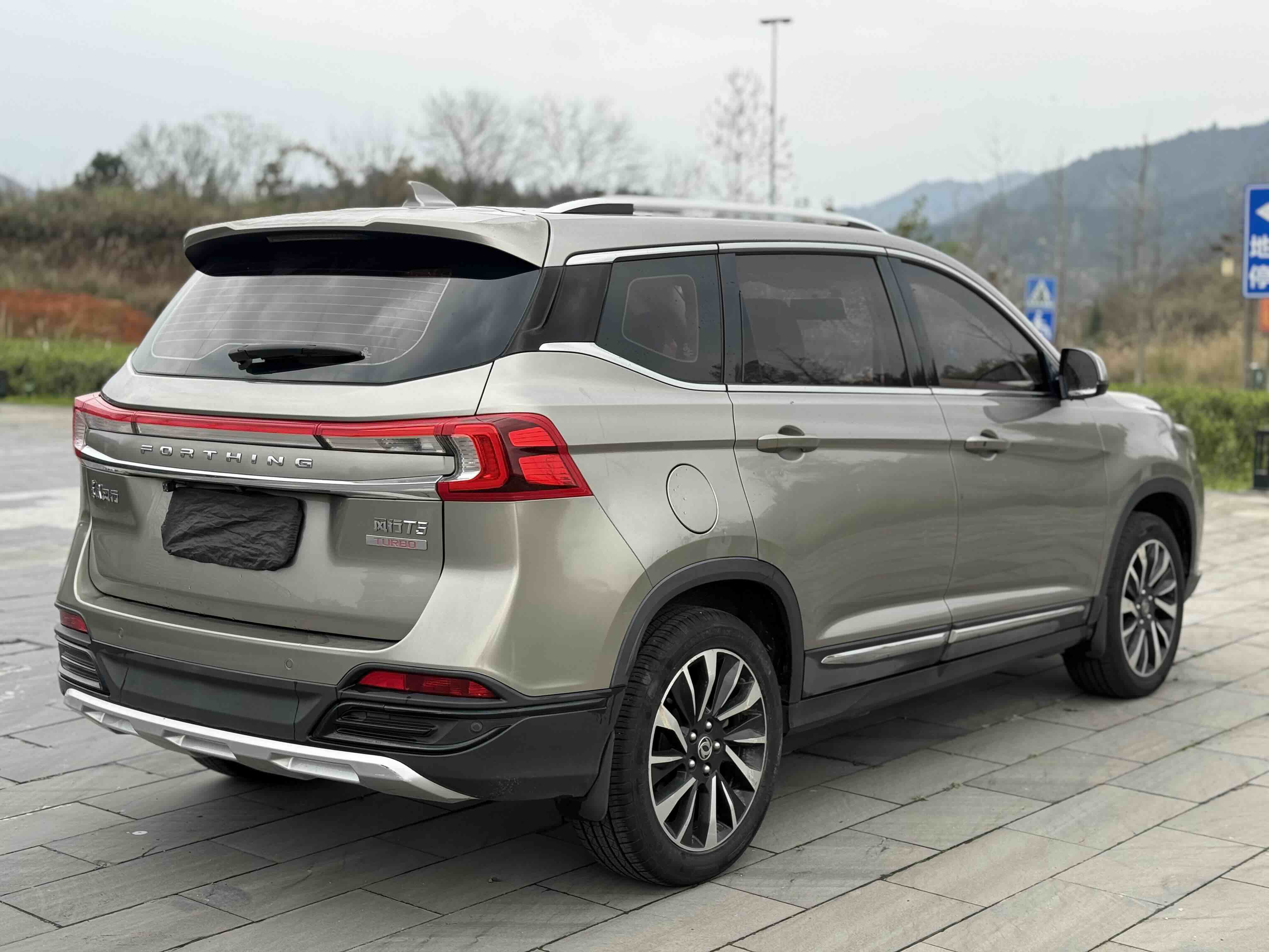 T5 2019 car image #4