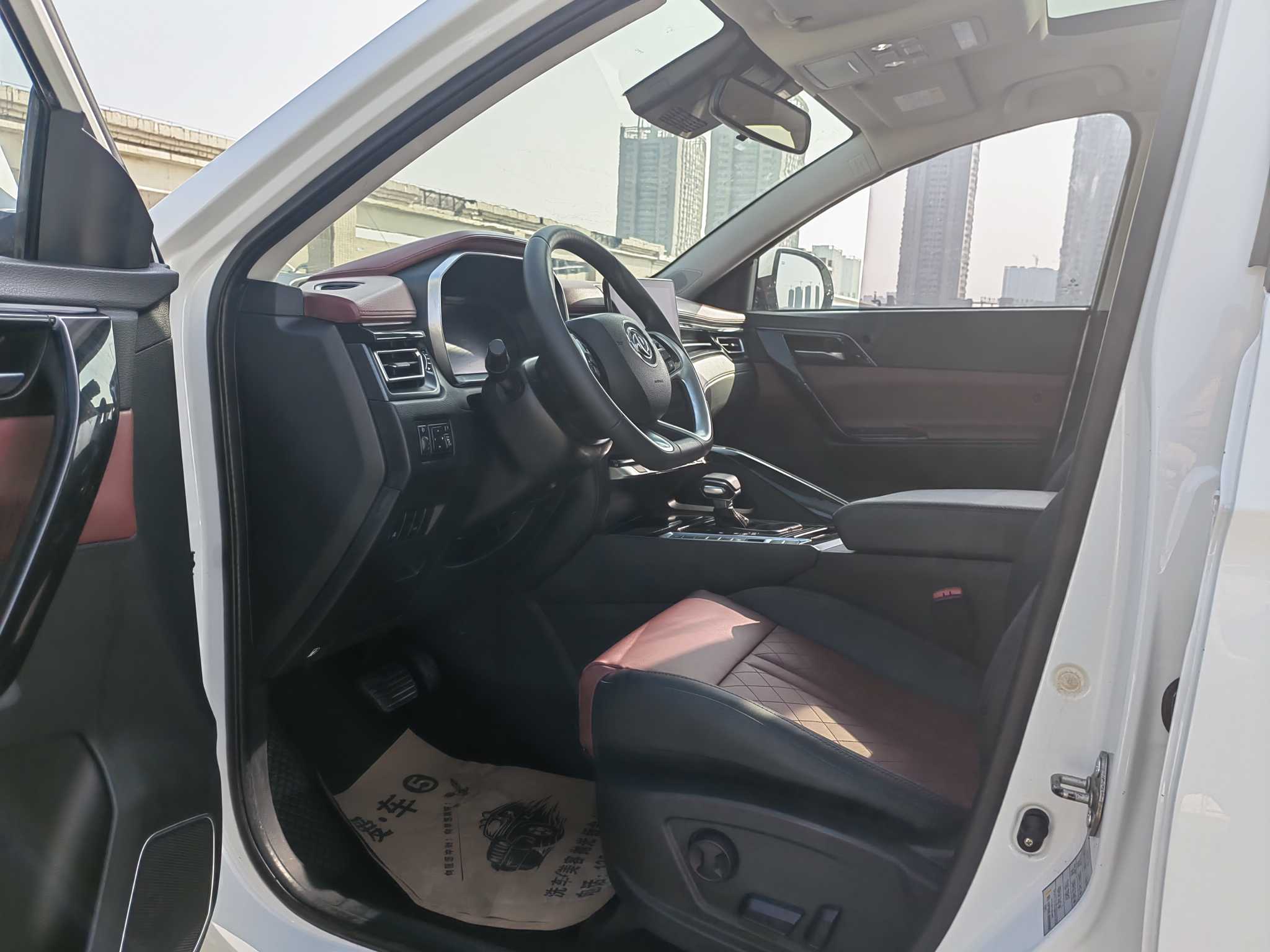 T5 2019 #4 T5 2019 car image #4