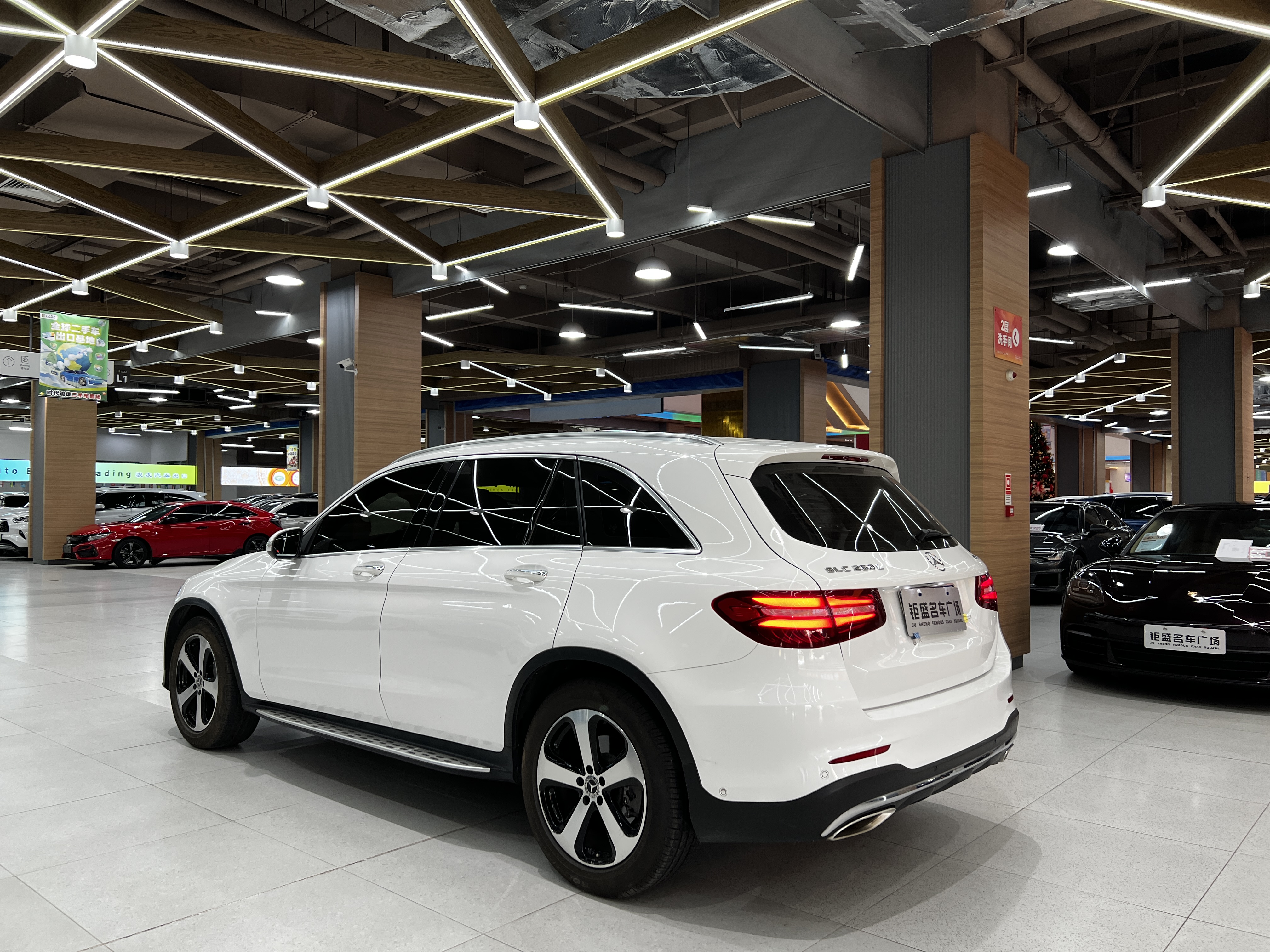 Mercedes-Benz GLC Class 2018 car image #4
