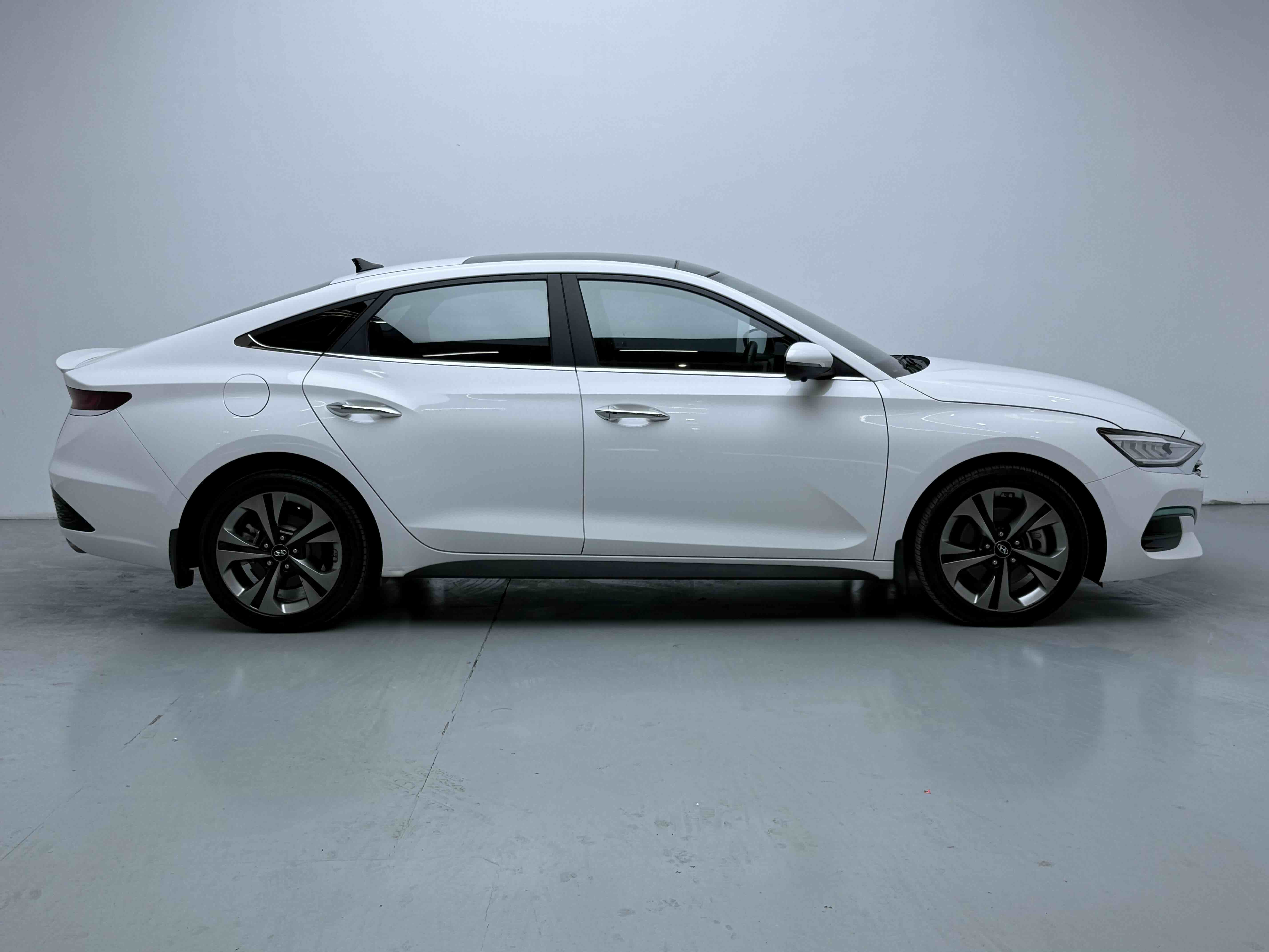 Hyundai Lafesta 2021 #4 Hyundai Lafesta 2021 car image #4