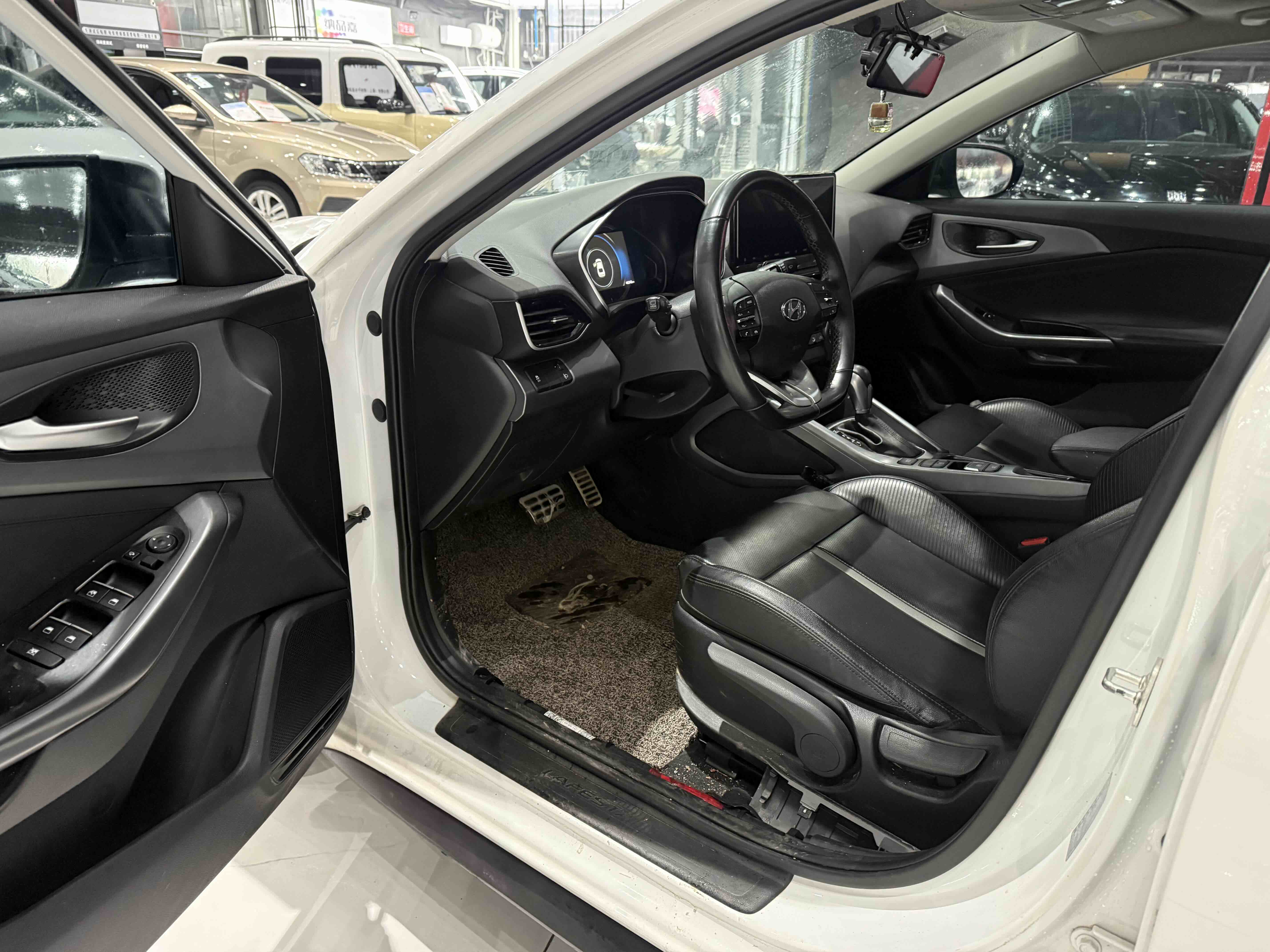 Hyundai Lafesta 2020 car image #4