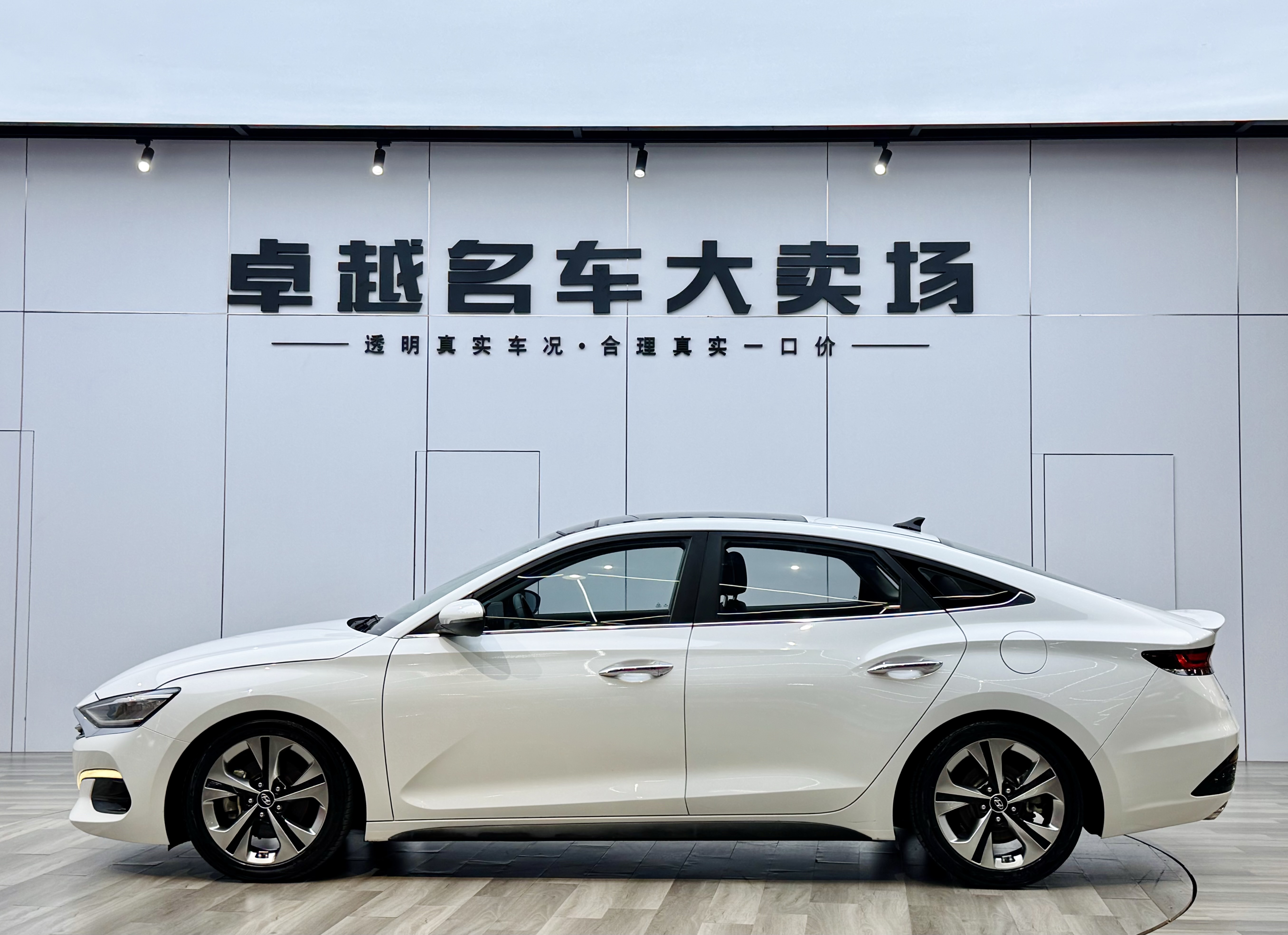 Hyundai Lafesta 2021 car image #4