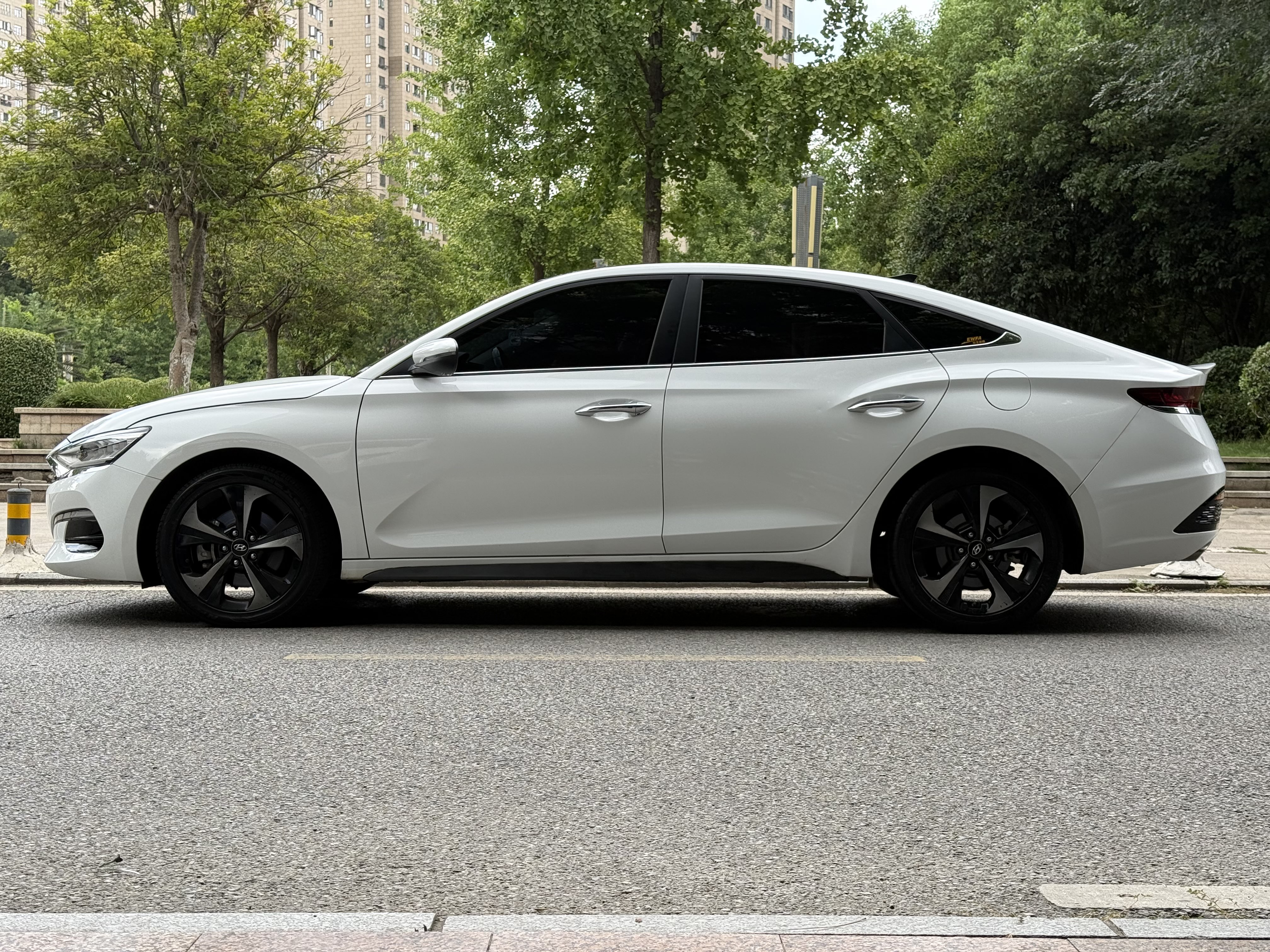 Hyundai Lafesta 2021 car image #4