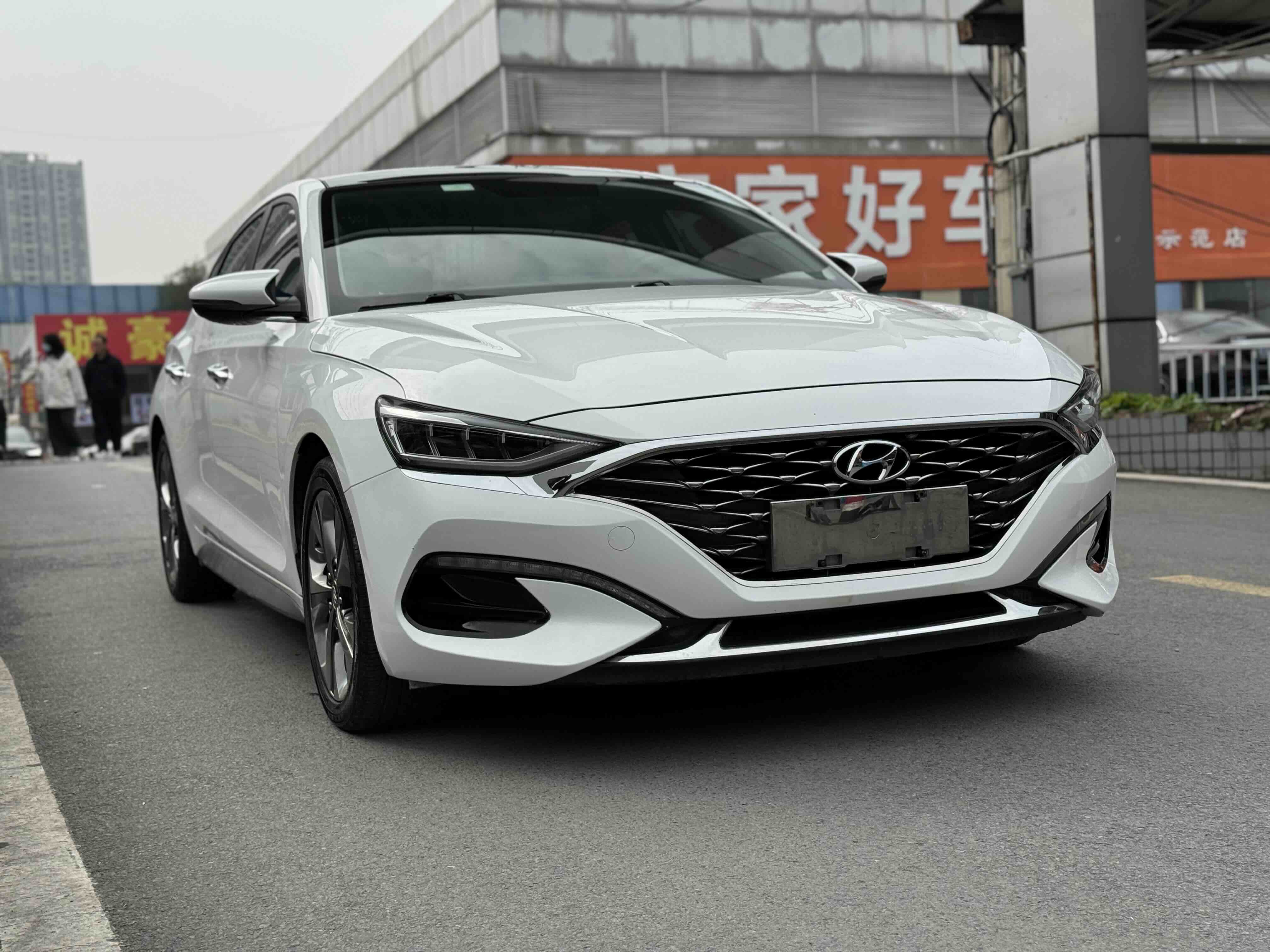 Hyundai Lafesta 2018 car image #4