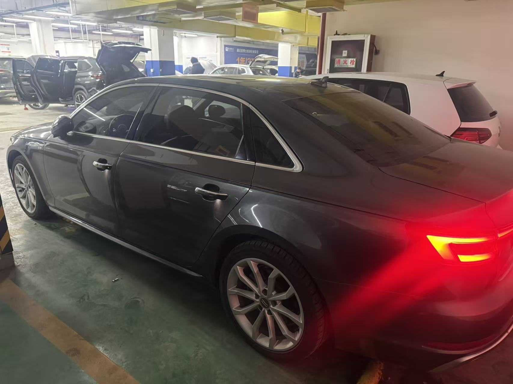 Audi A4L 2019 #4 Audi A4L 2019 car image #4