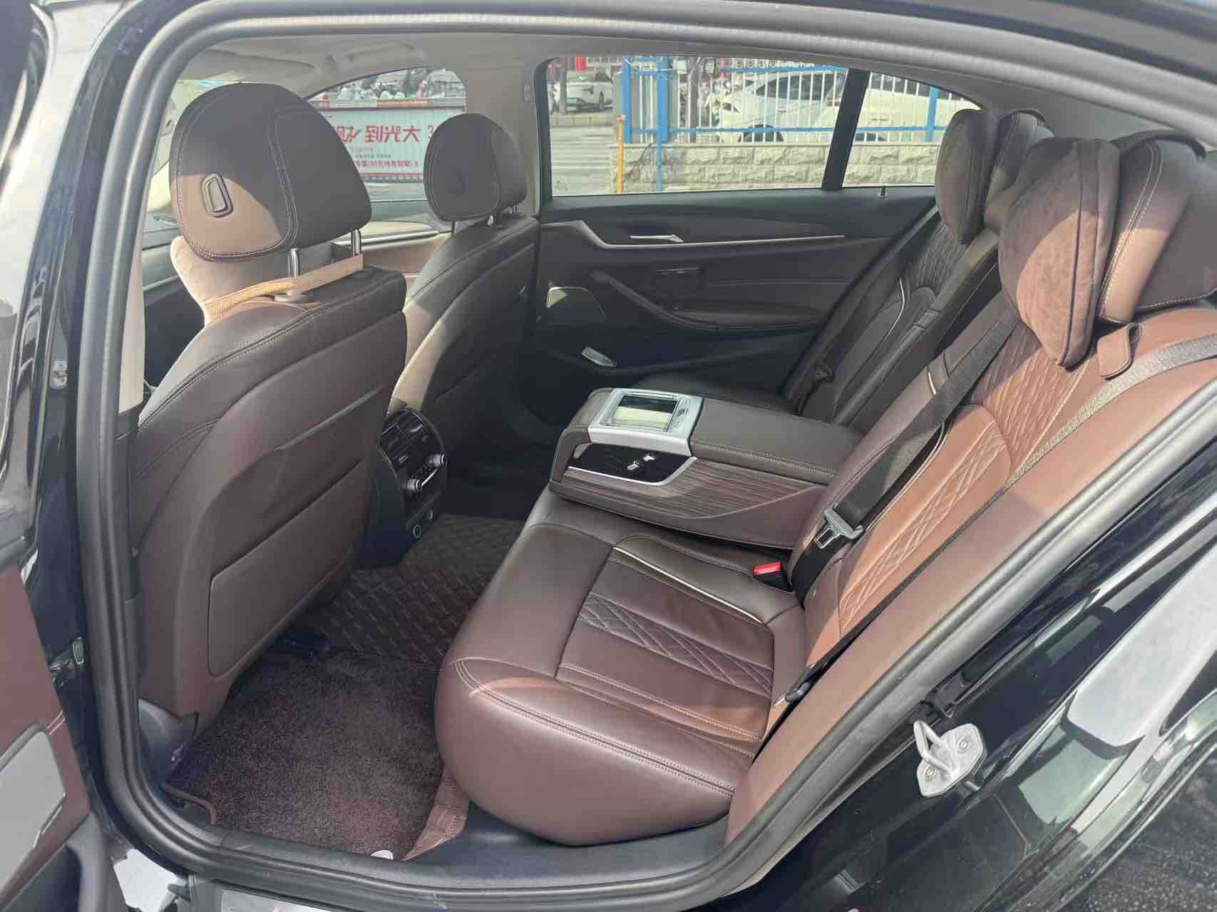 BMW 5 Series 2019 car image #4