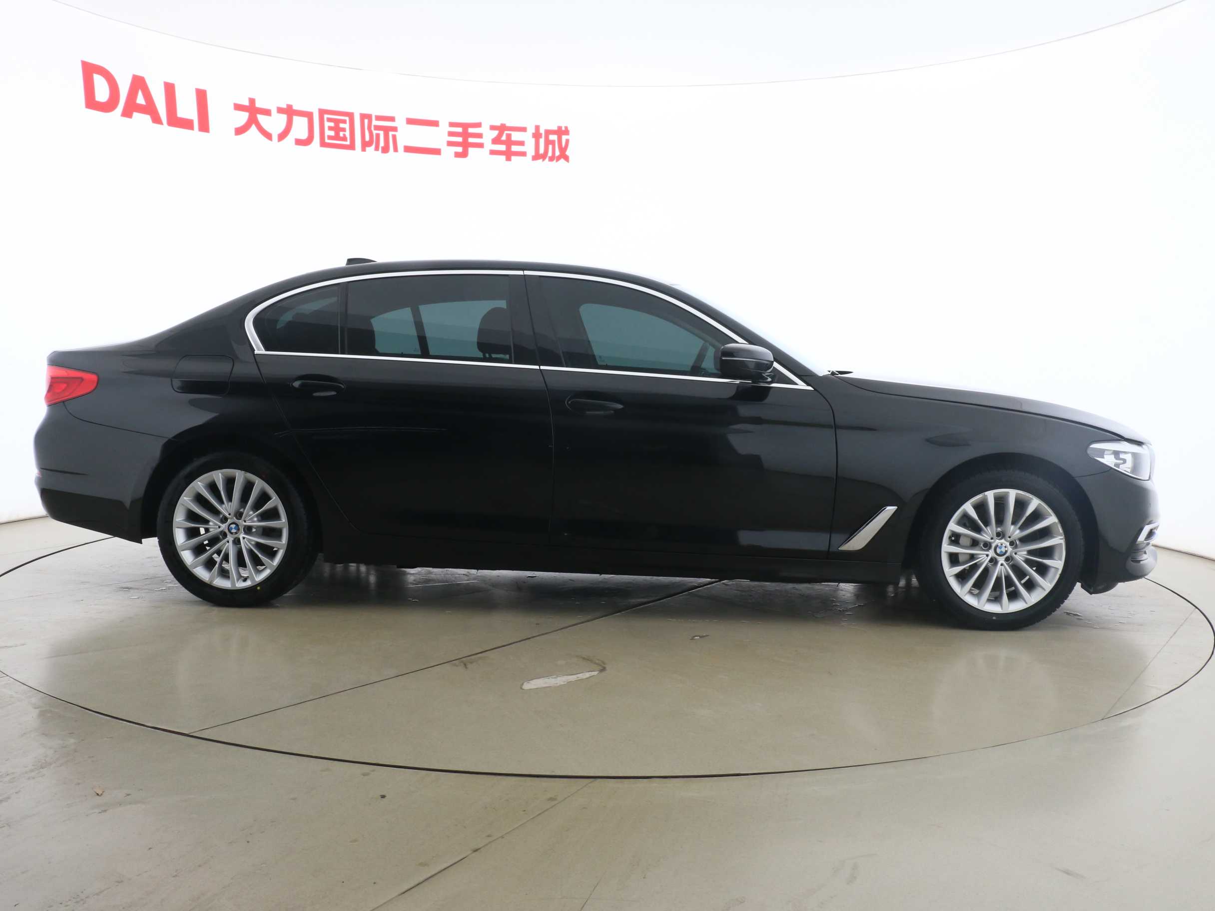 BMW 5 Series 2019 car image #4