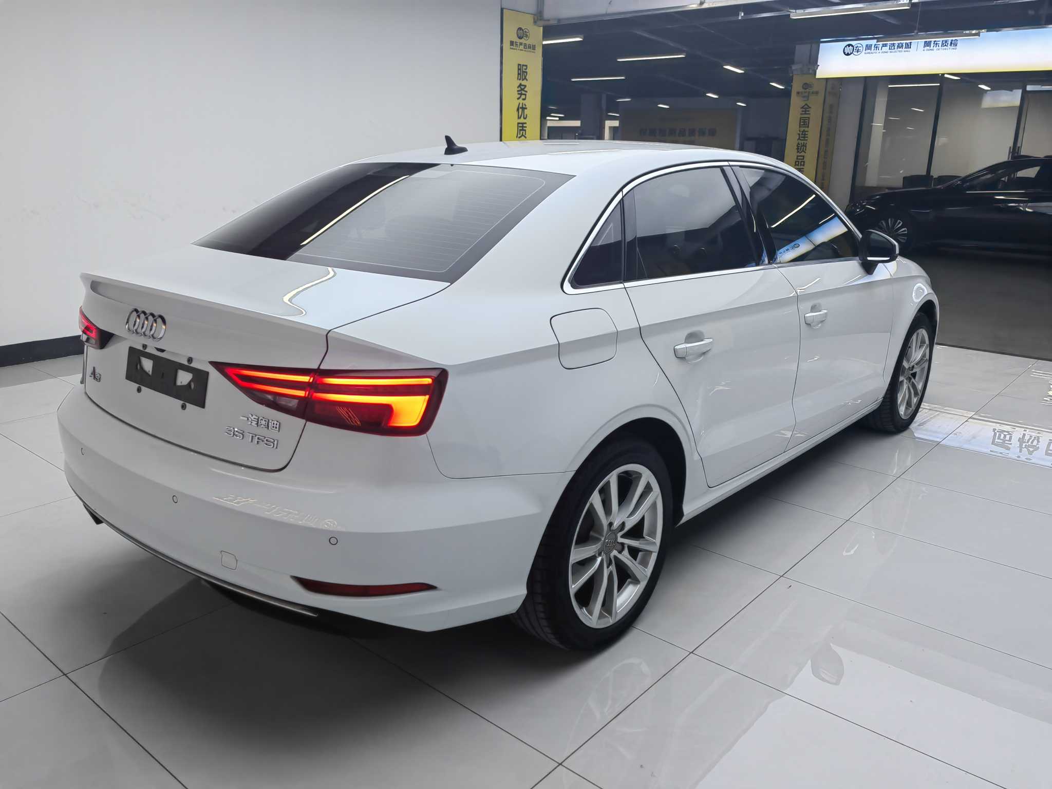Audi A3 2019 car image #4