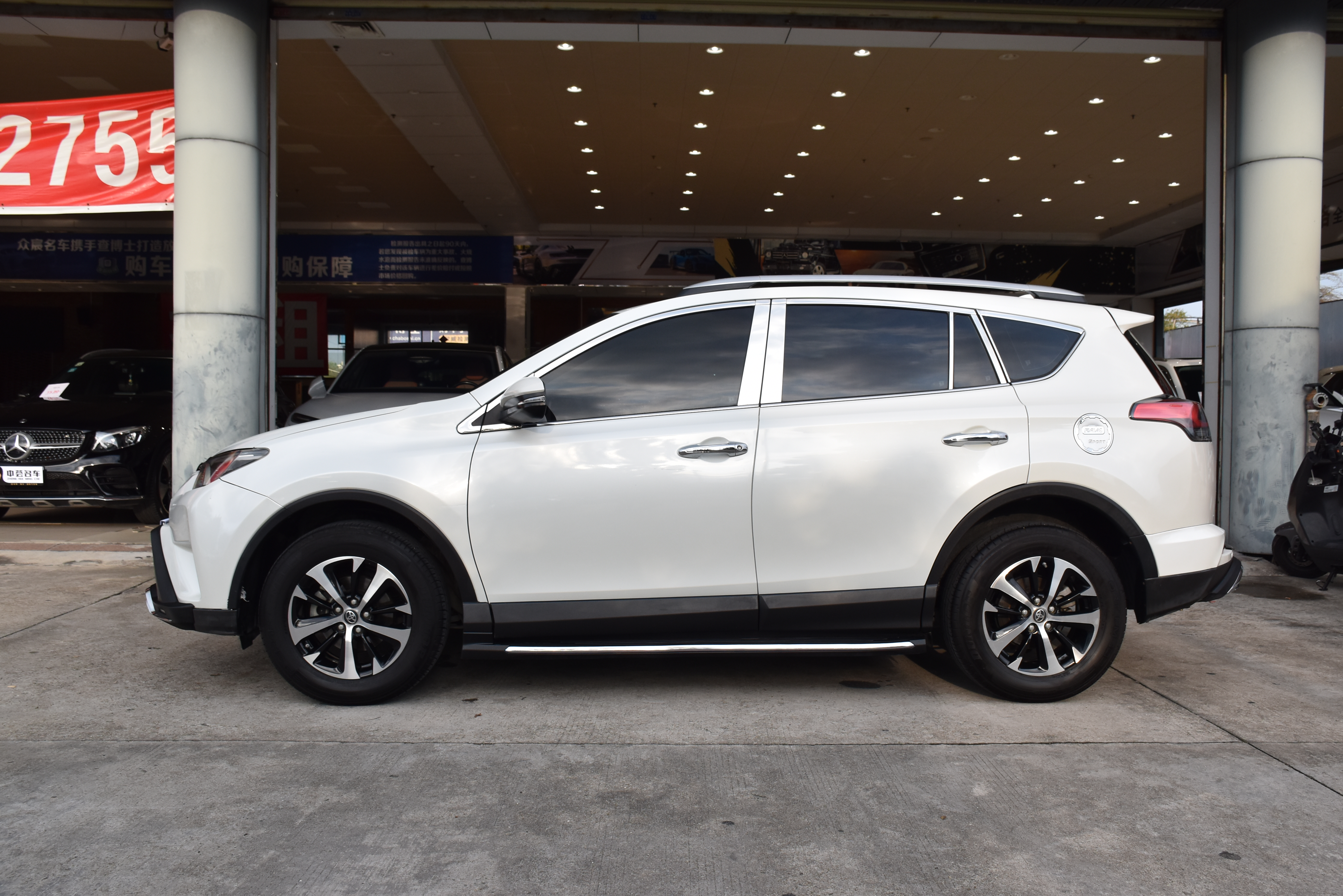 Toyota RAV4 2019 car image #4