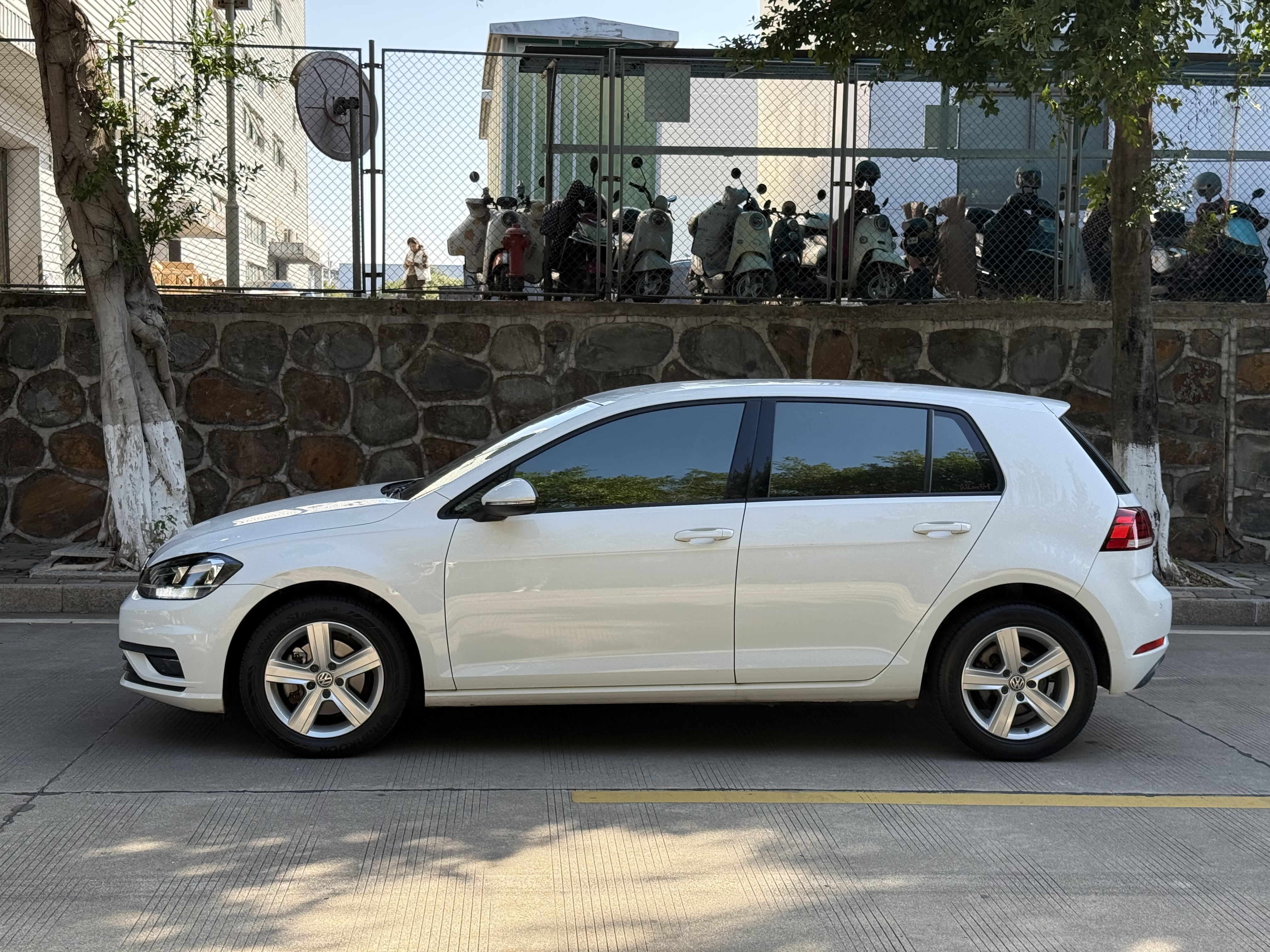 Volkswagen Golf 2019 #4 Volkswagen Golf 2019 car image #4