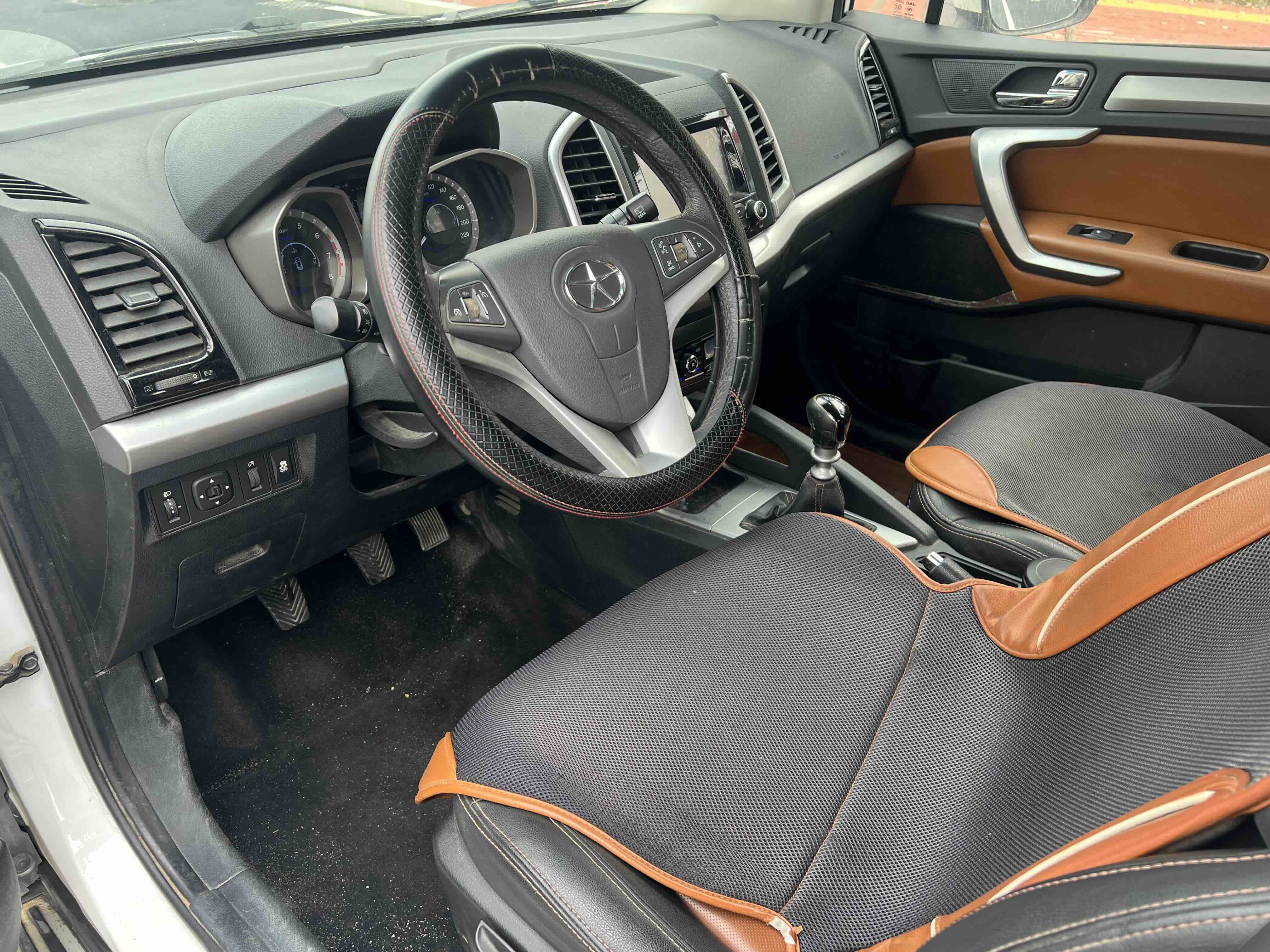 JAC 2015 #4 JAC 2015 car image #4