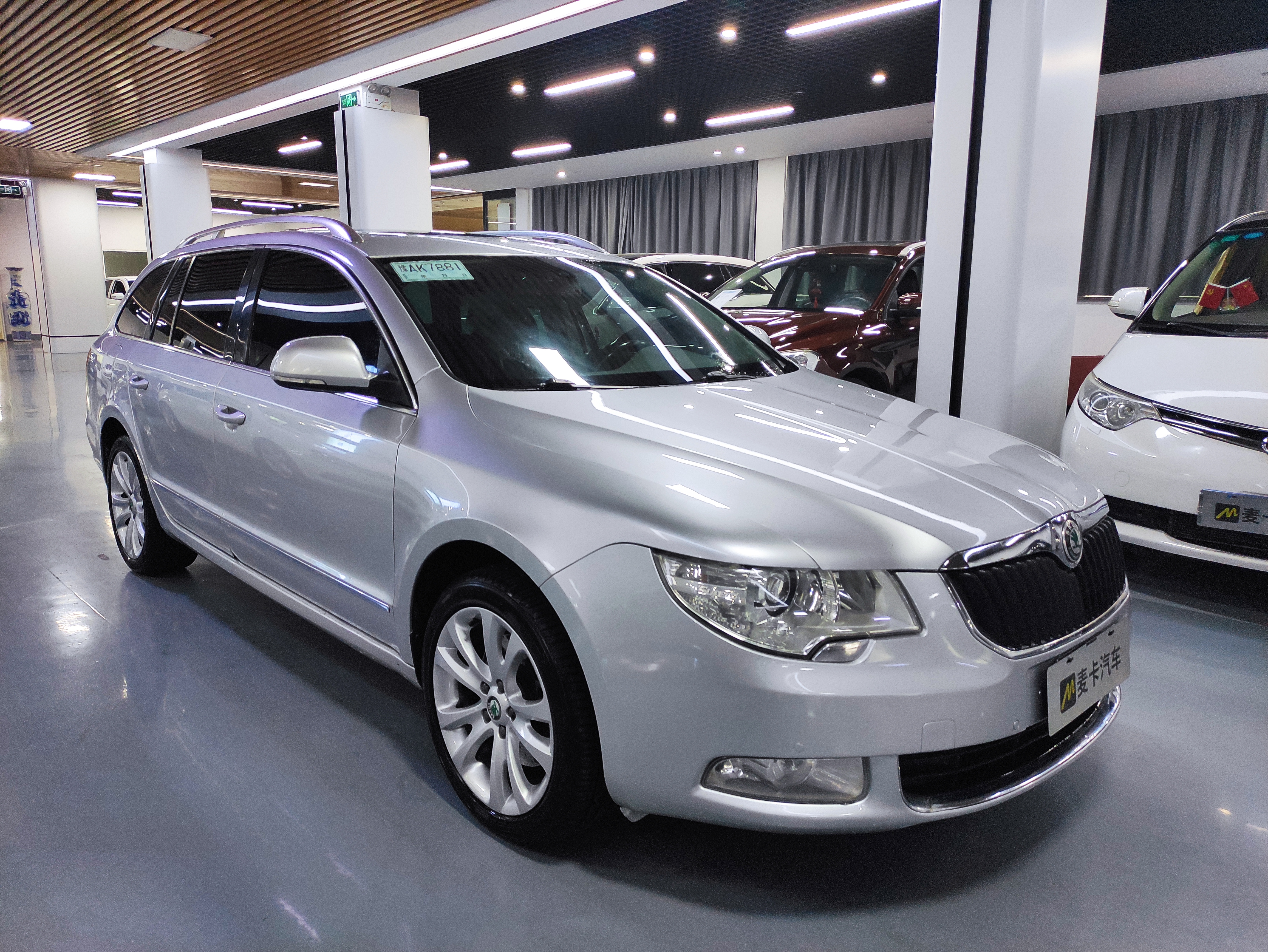Skoda Superb Combi 2014 car image #4