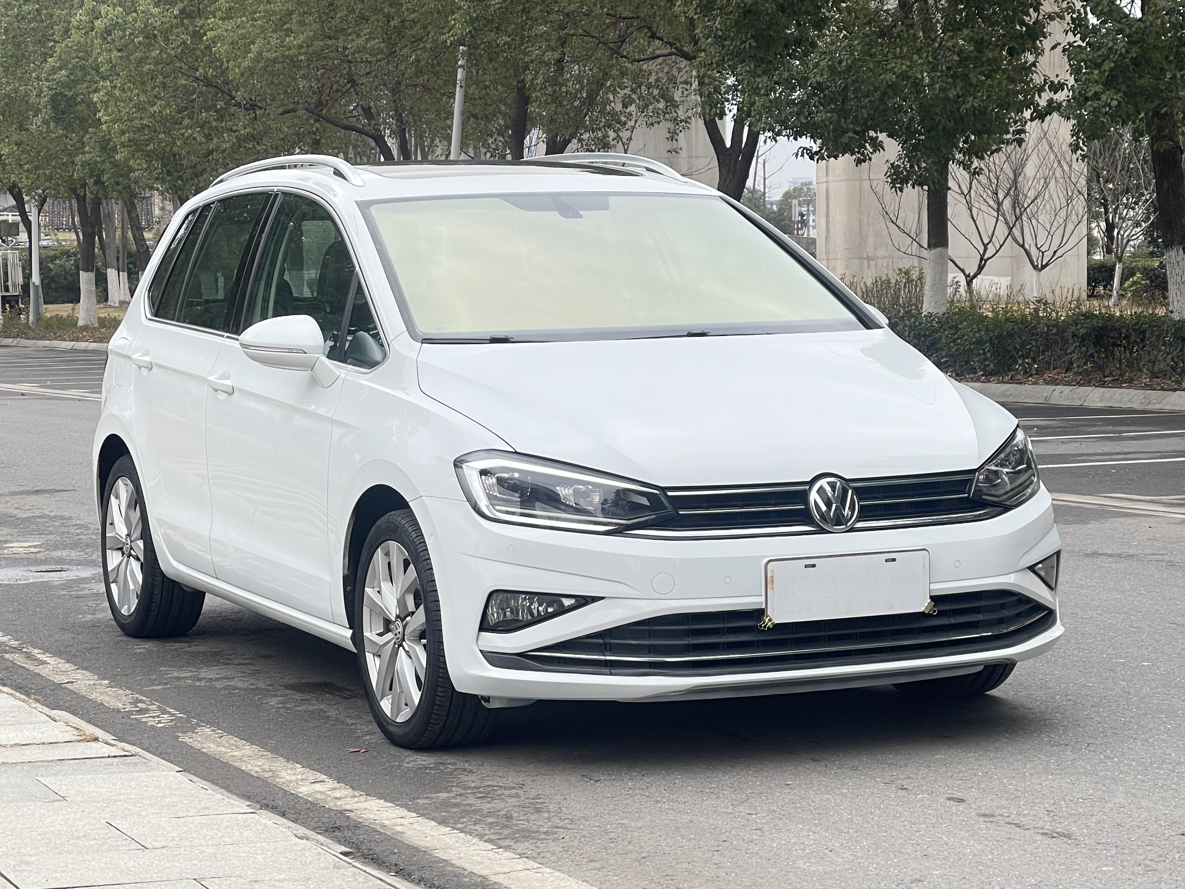 Volkswagen 2019 car image #4