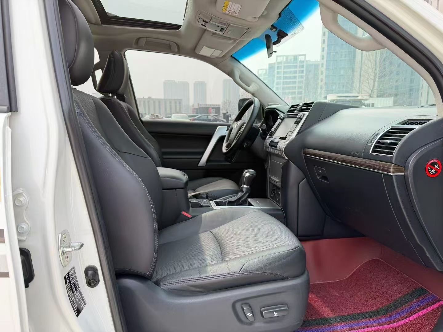 Toyota Land Cruiser Prado 2019 car image #4